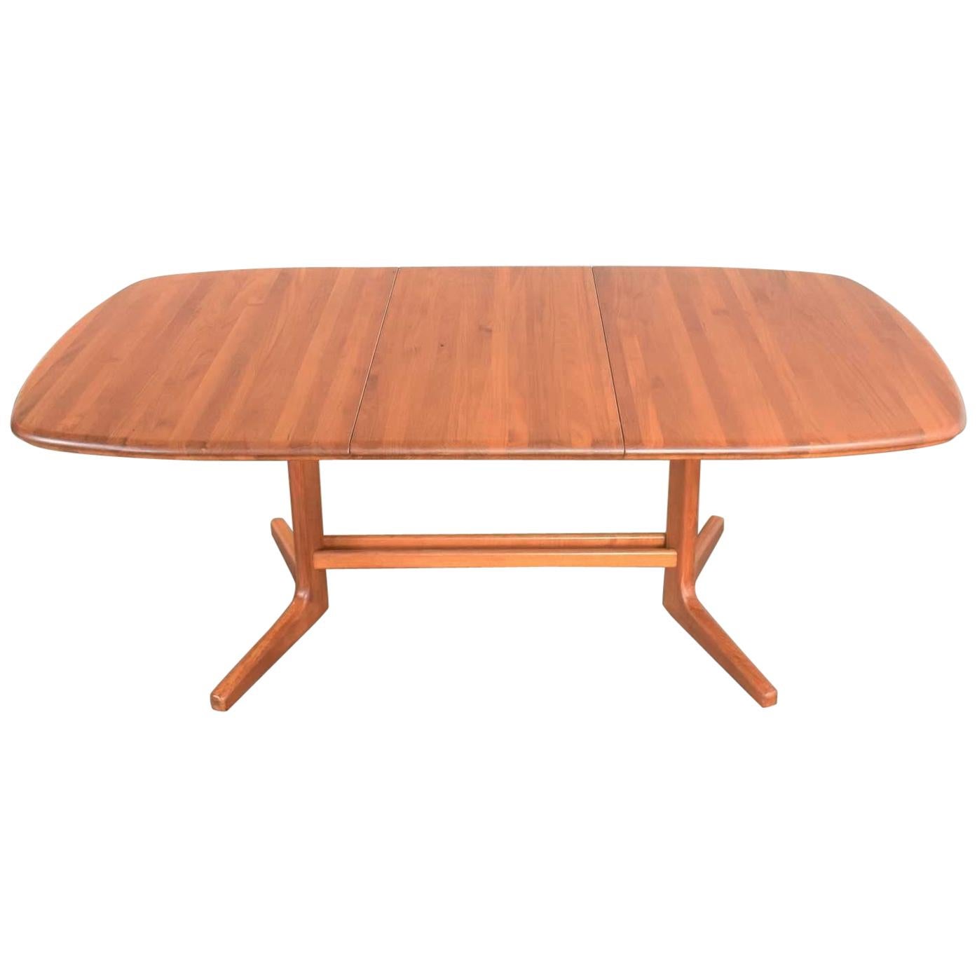 Scandinavian Modern Teak Oval Expanding Dining Table Attributed to Dyrlund