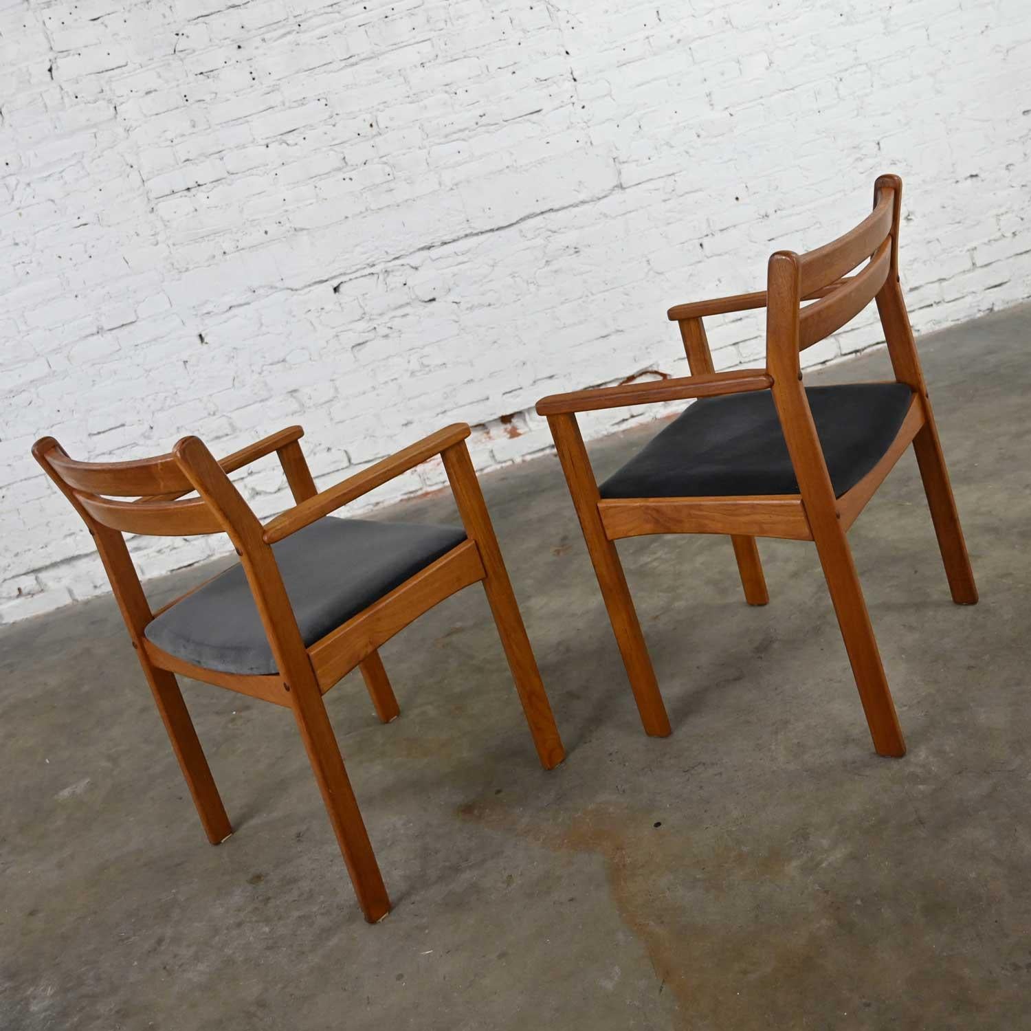 Scandinavian Modern Teak Pair of Armchairs with Brushed Charcoal Fabric Seats In Good Condition For Sale In Topeka, KS