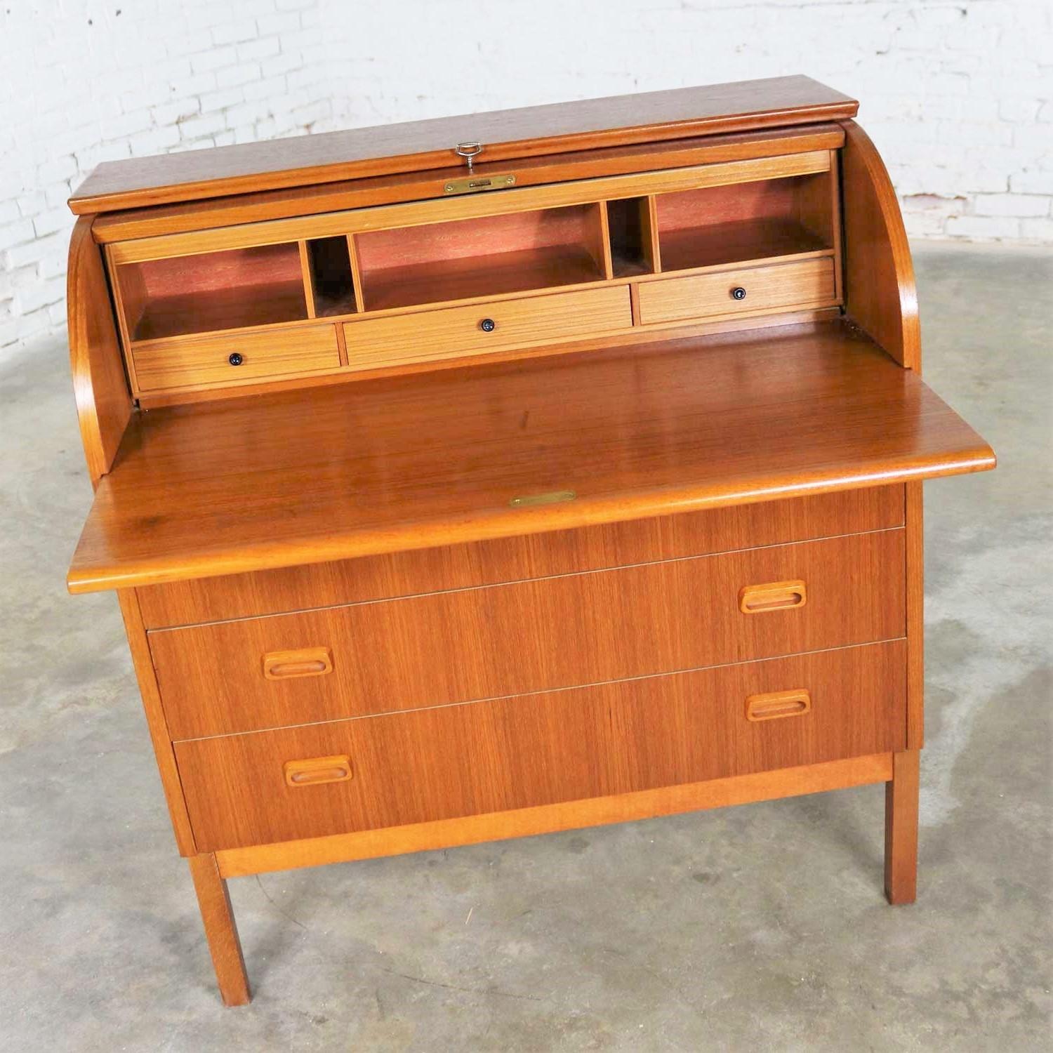 egon ostergaard desk