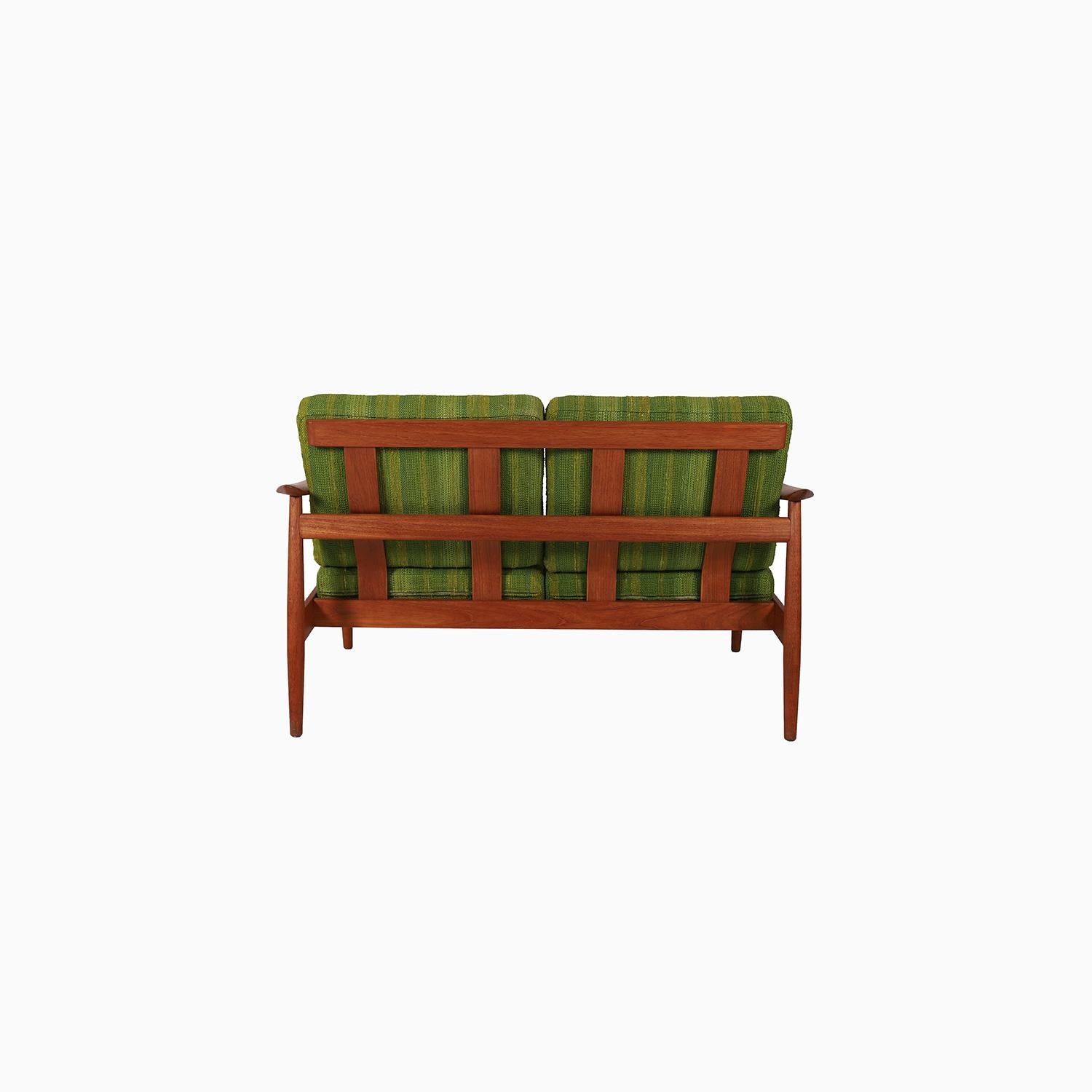 Scandinavian Modern Teak Settee by Arne Vodder In Excellent Condition In Minneapolis, MN