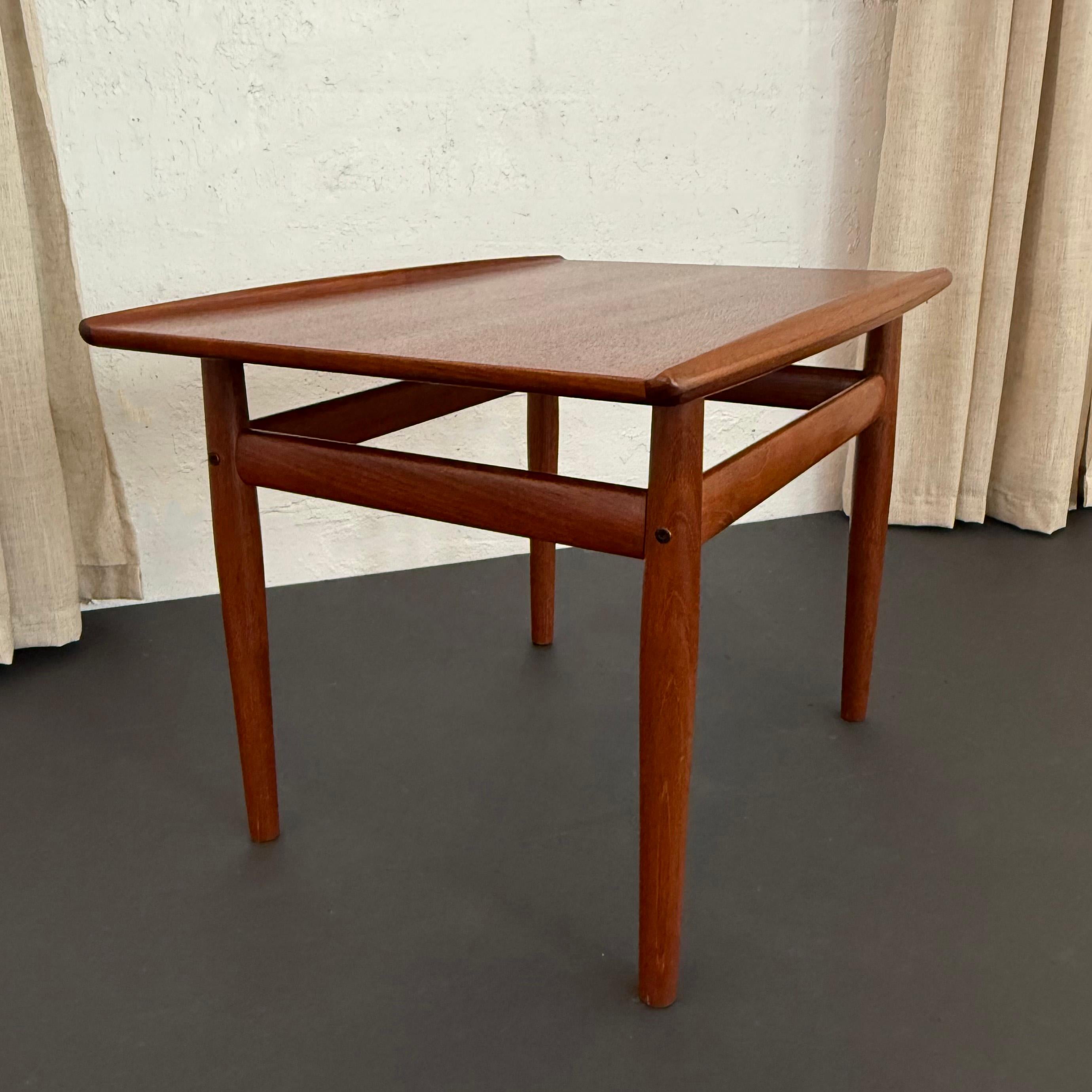 Mesa auxiliar de teca escandinava moderna de Grete Jalk para Glostrup Mobelfabrik Danés en venta