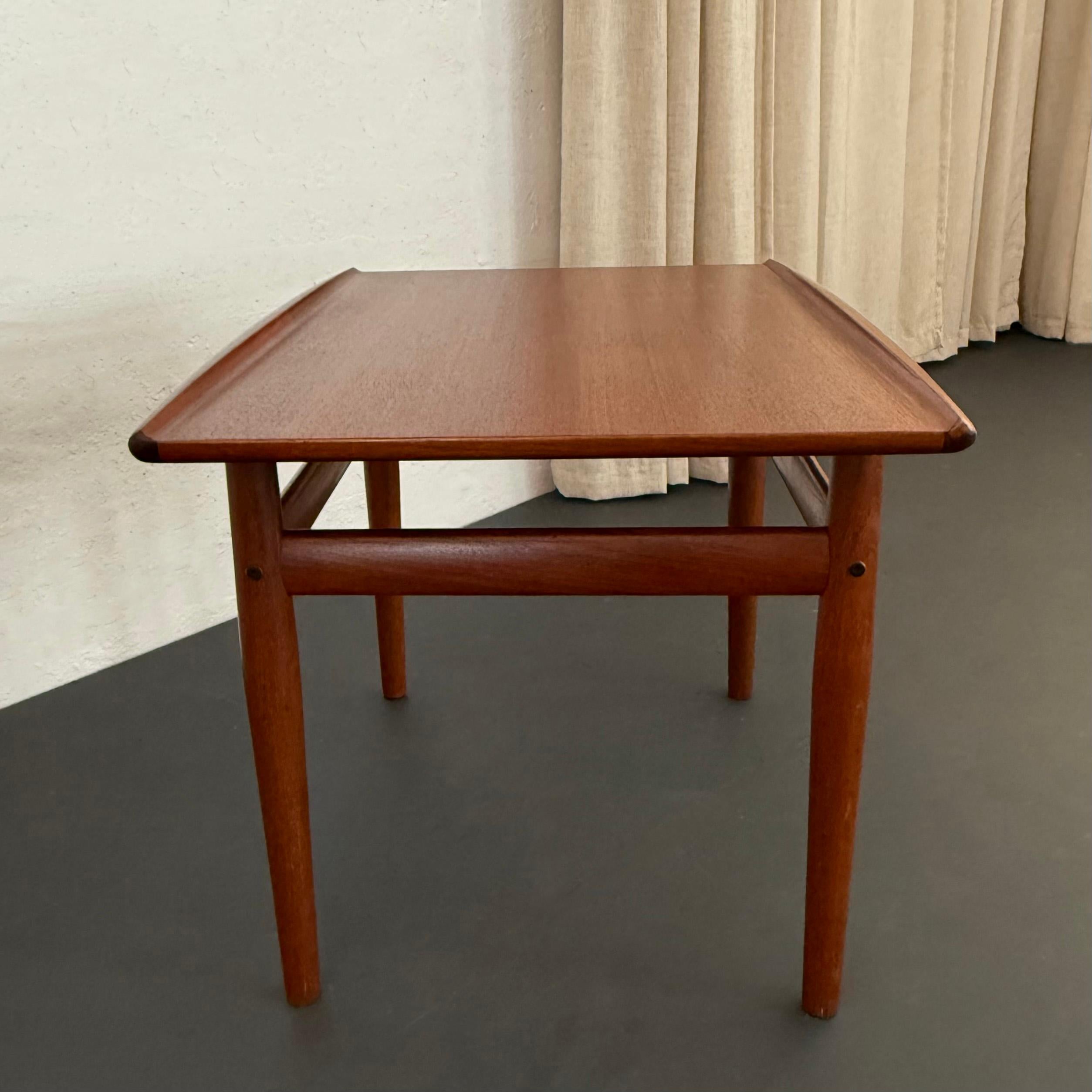 Mesa auxiliar de teca escandinava moderna de Grete Jalk para Glostrup Mobelfabrik Teca en venta