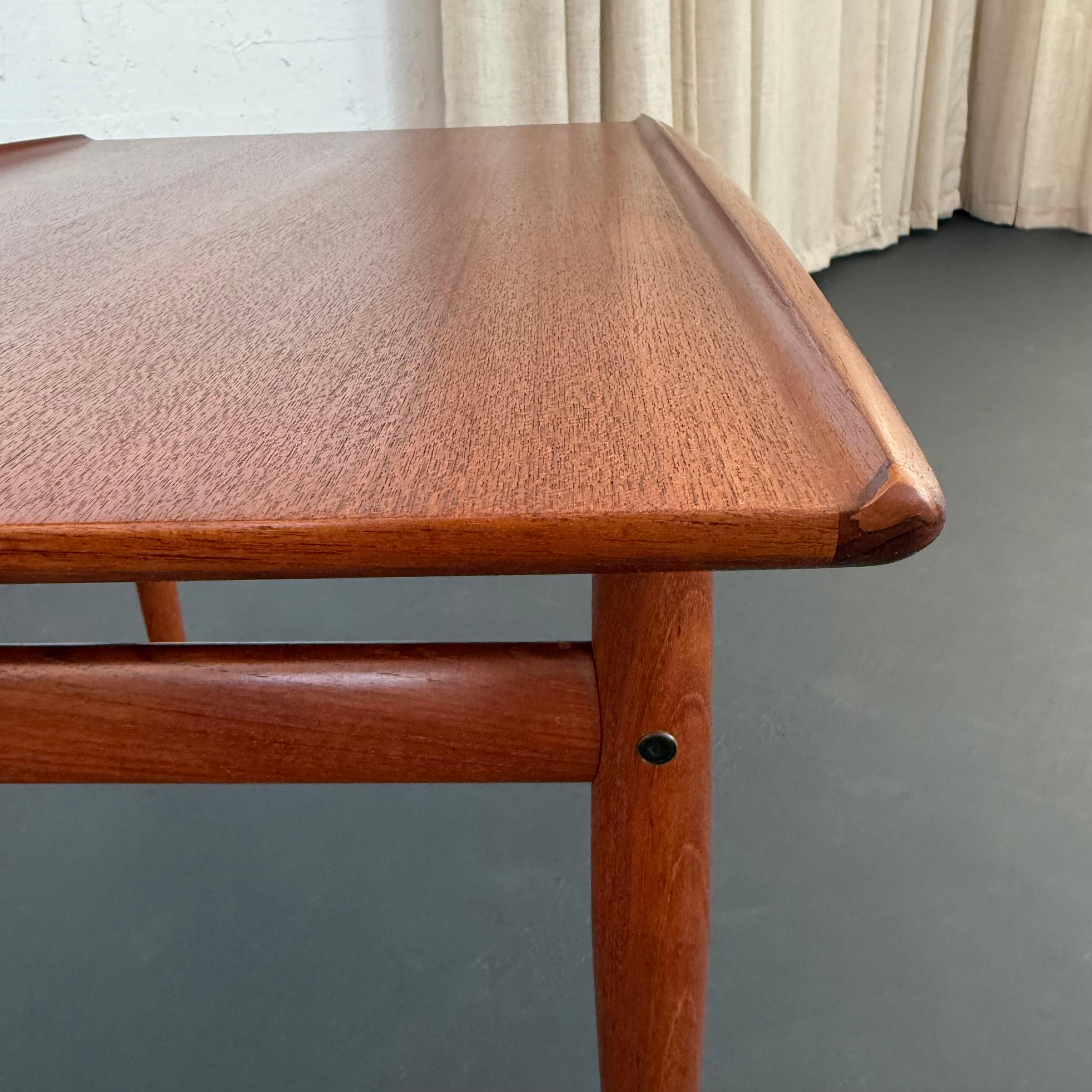 Mesa auxiliar de teca escandinava moderna de Grete Jalk para Glostrup Mobelfabrik en venta 1