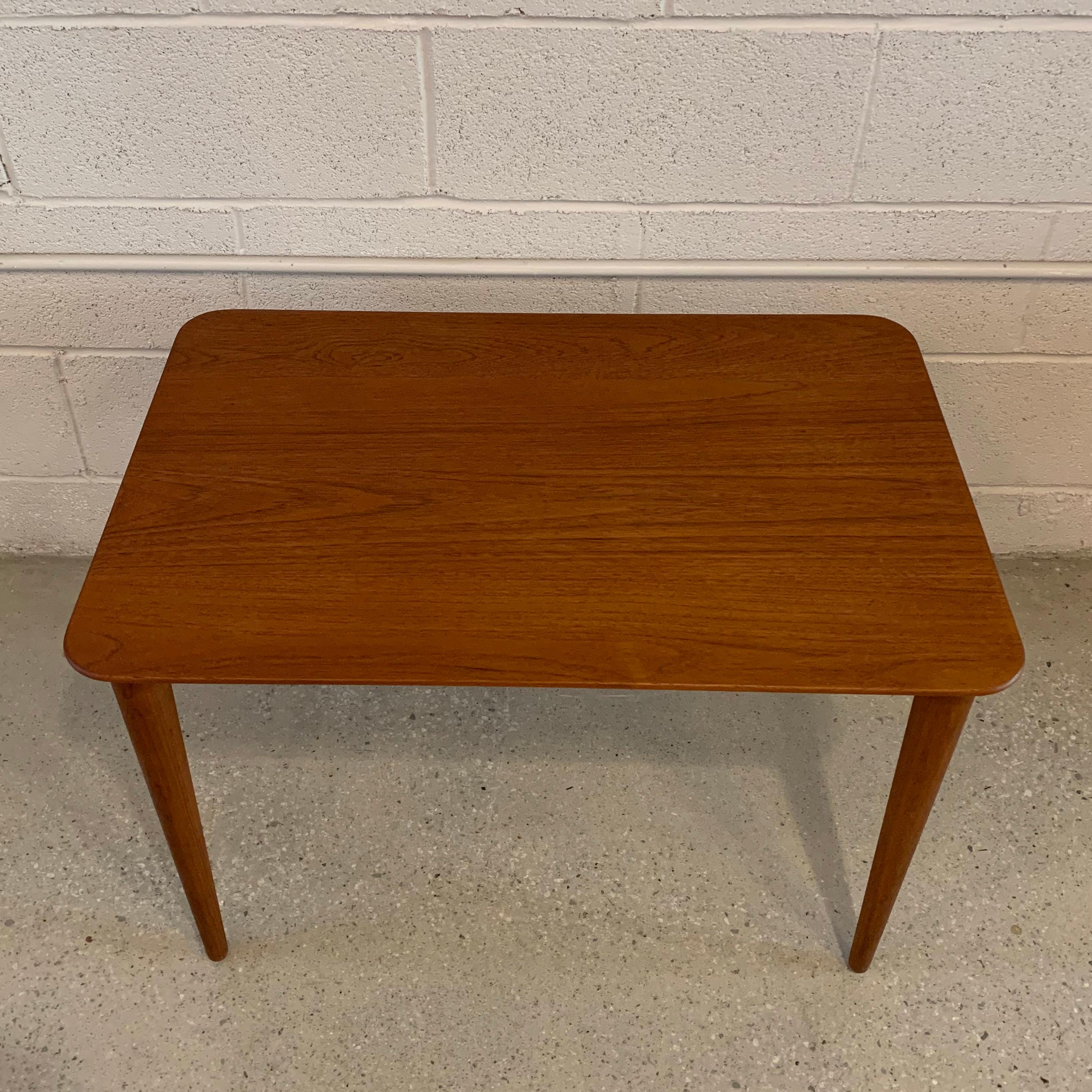 Scandinavian Modern Teak Side Table by Peter Hvidt for France & Daverkosen For Sale 3