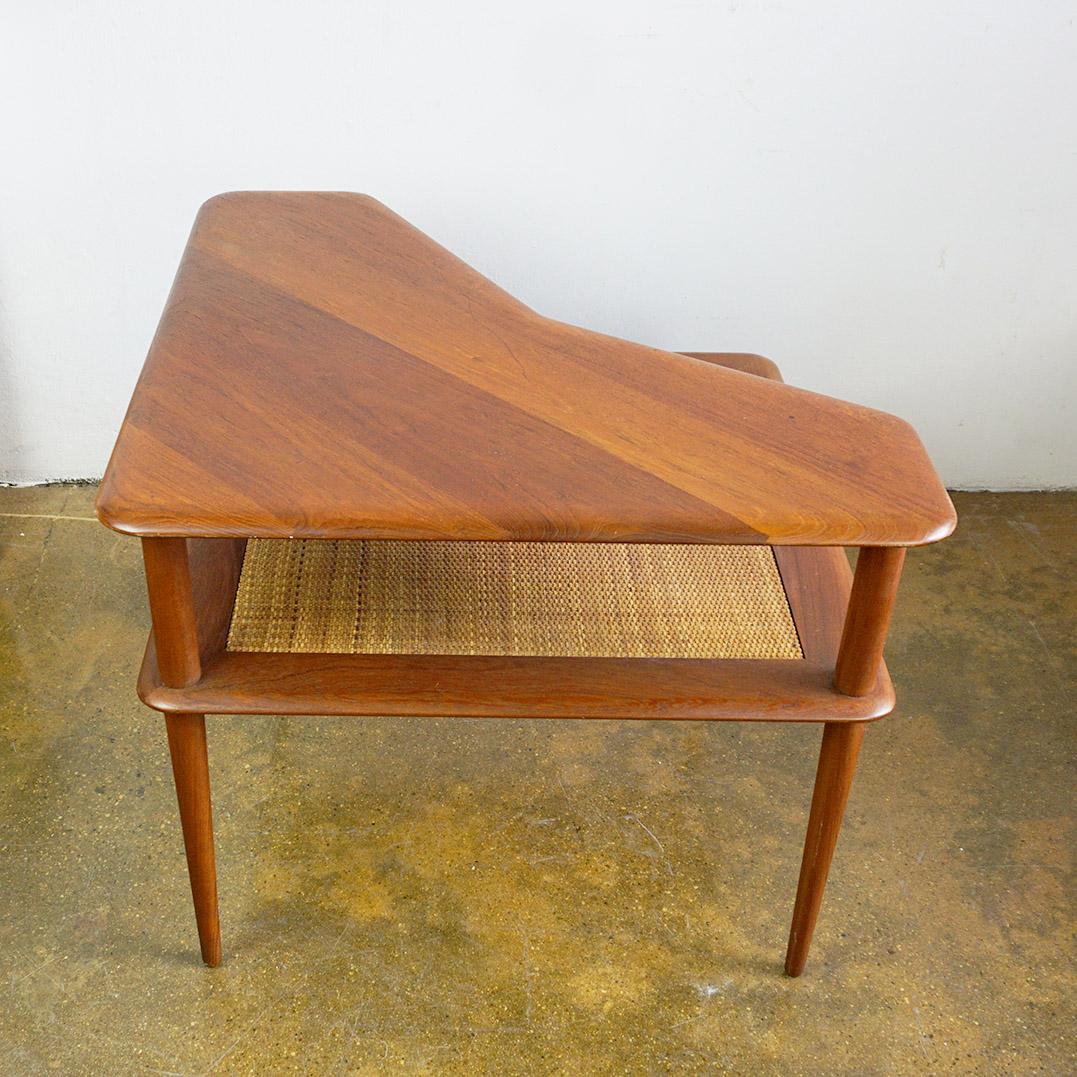Scandinavian Modern Teak Side Table Minerva by Peter Hvidt for Soborg Mobler For Sale 1