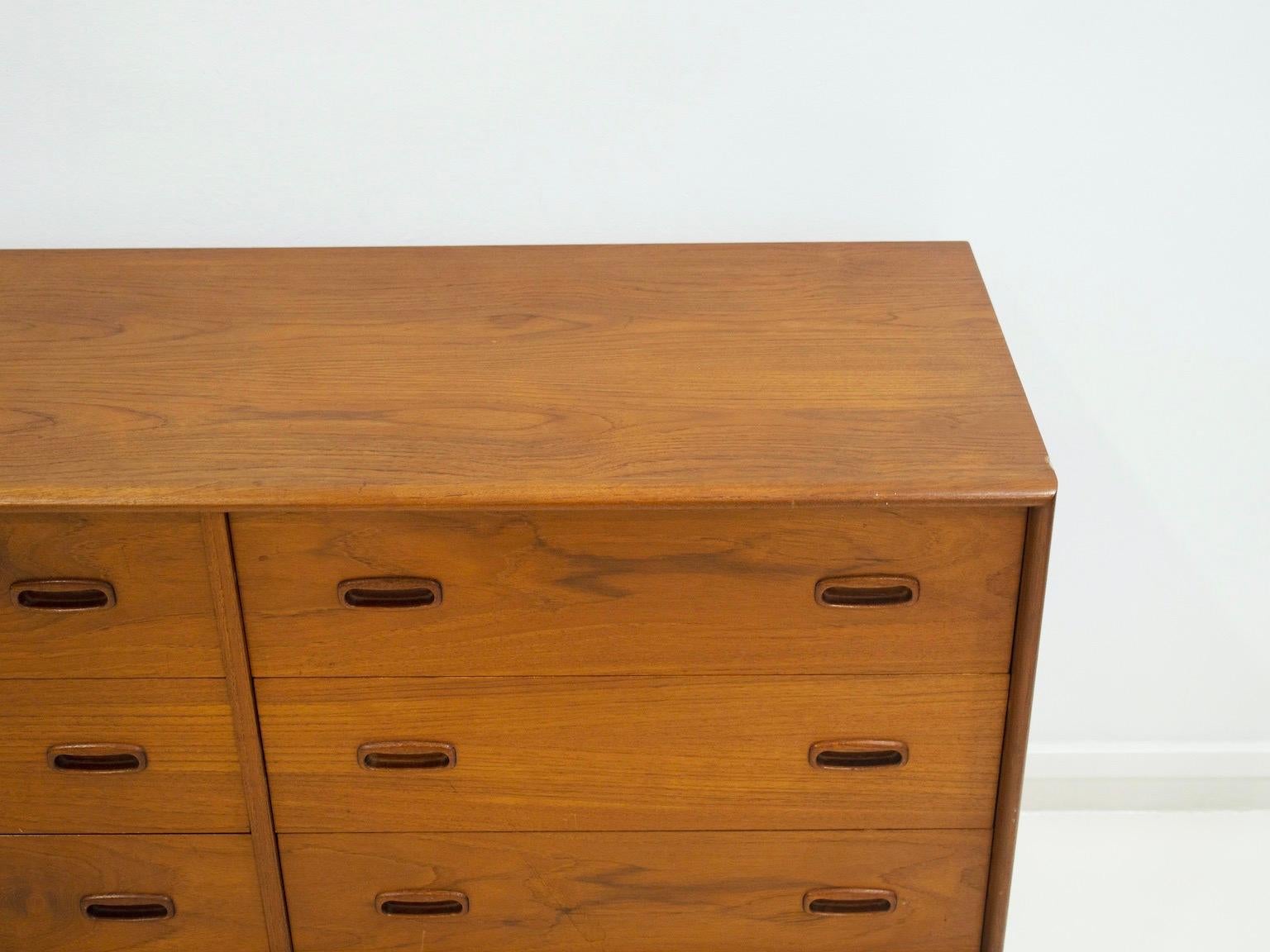 Credenza in teak moderna e scandinava con cassetti in vendita 1