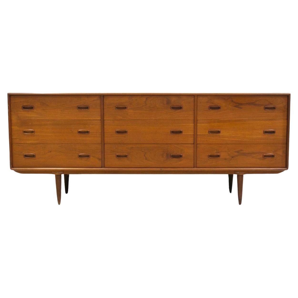 Credenza in teak moderna e scandinava con cassetti in vendita