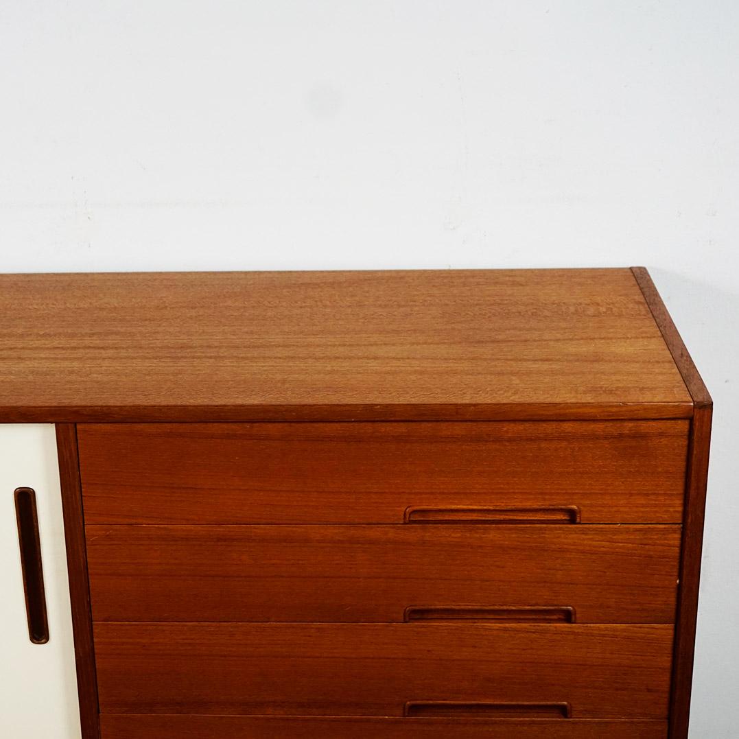 Scandinavian Modern Teak Sliding Door Credenza Trento by Nils Jonsson for Troeds In Good Condition In Vienna, AT