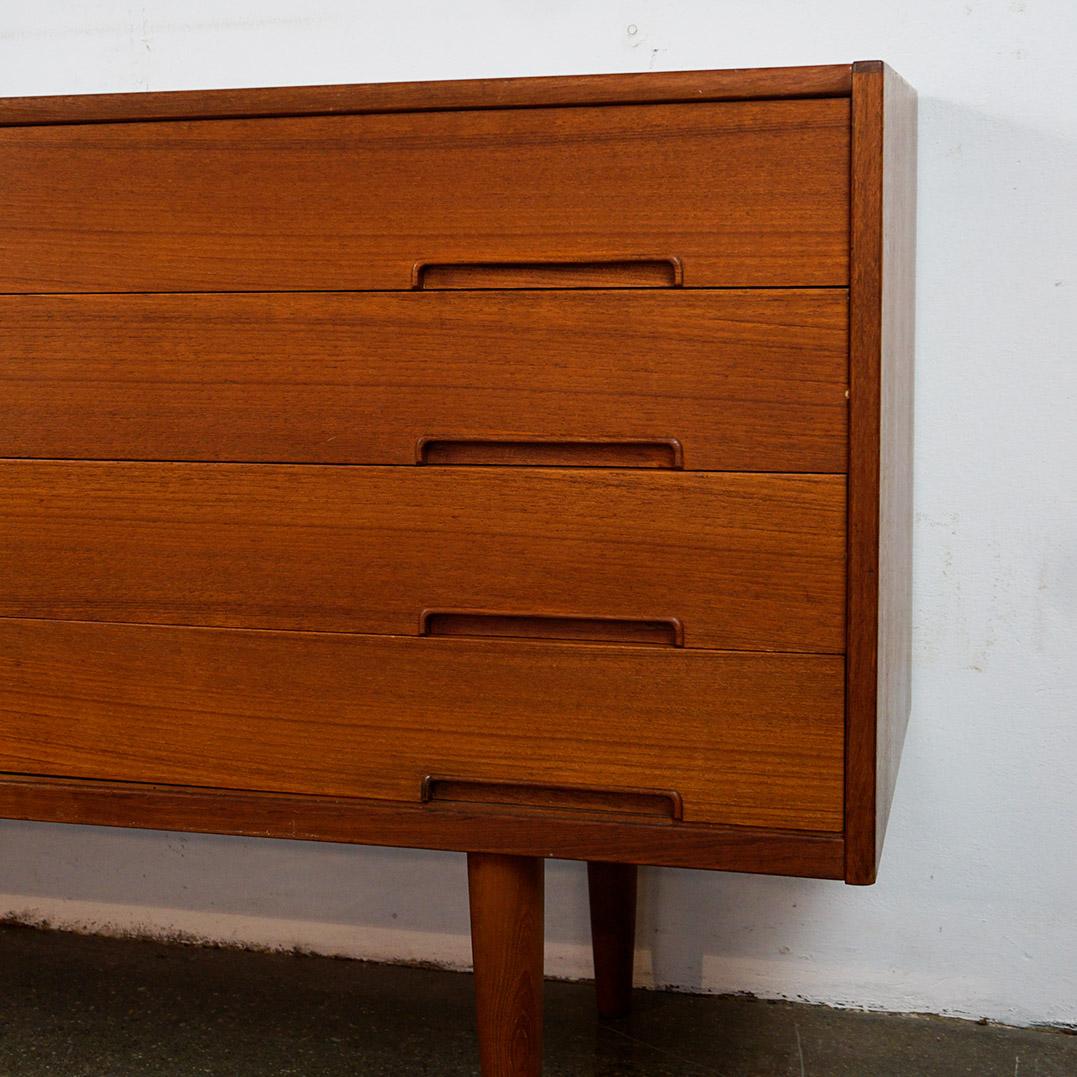 Scandinavian Modern Teak Sliding Door Credenza Trento by Nils Jonsson for Troeds 4