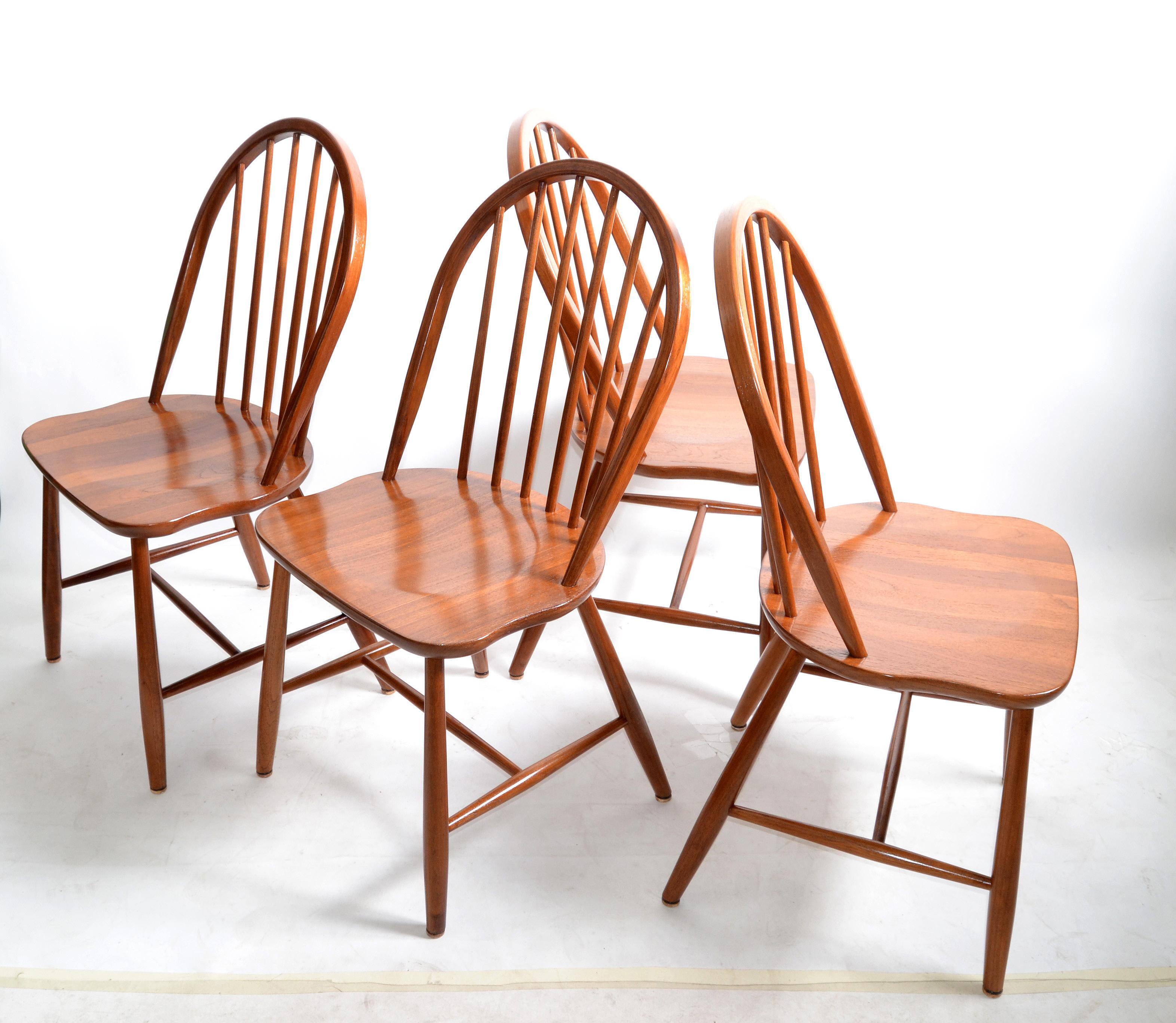 Scandinavian Modern Teak Spindle Back Dining Chairs Møbelfabrik Denmark, Set 4 In Good Condition For Sale In Miami, FL