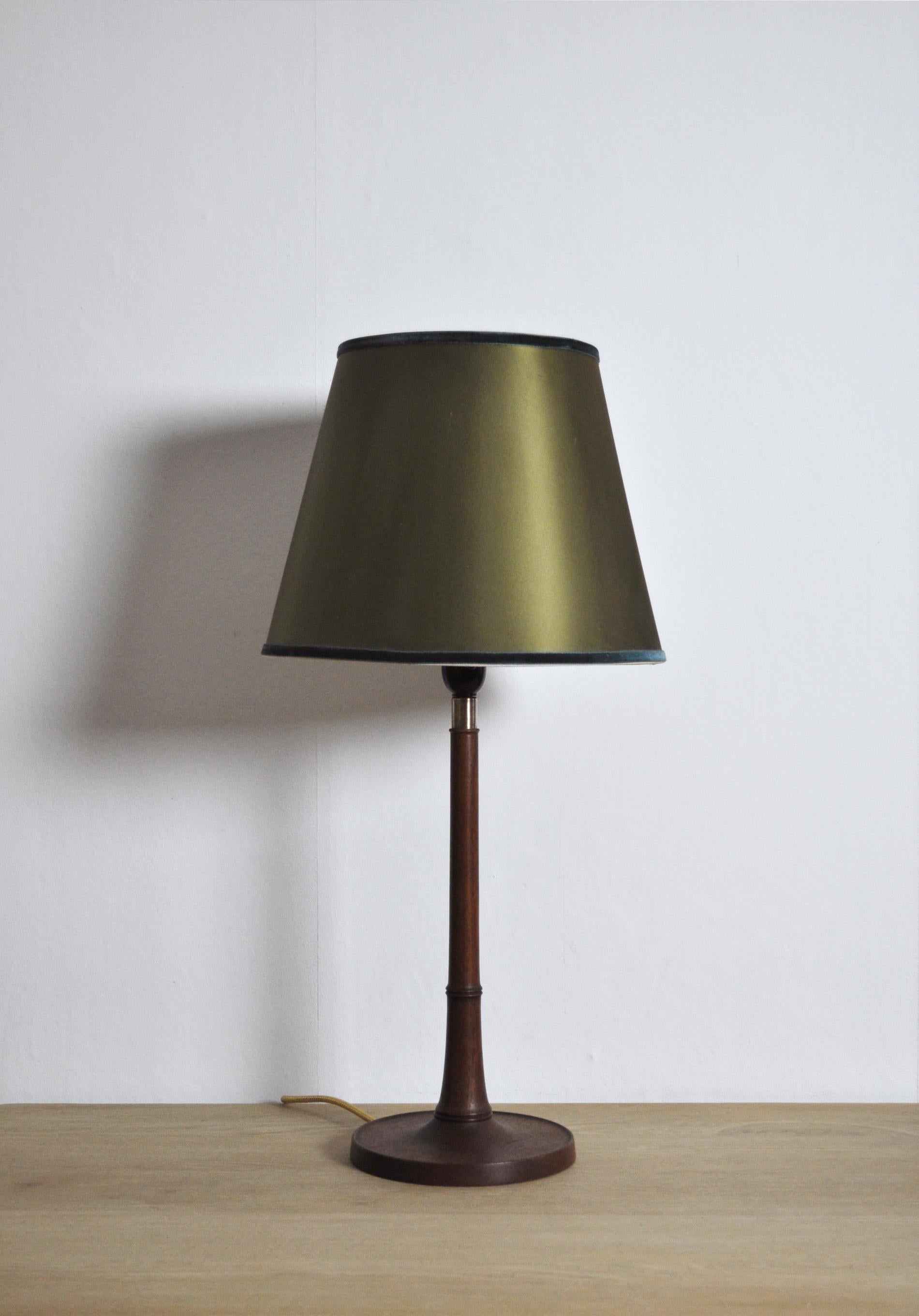 Danish solid teak and brass table lamp by Lyfa, Denmark, 1960s.
Light source: ES7 Edison screw fitting.
Rewired. Item comes without shade.
Dimensions: Height 65 with shade, 46 cm without shade 
Base diameter 18 cm.