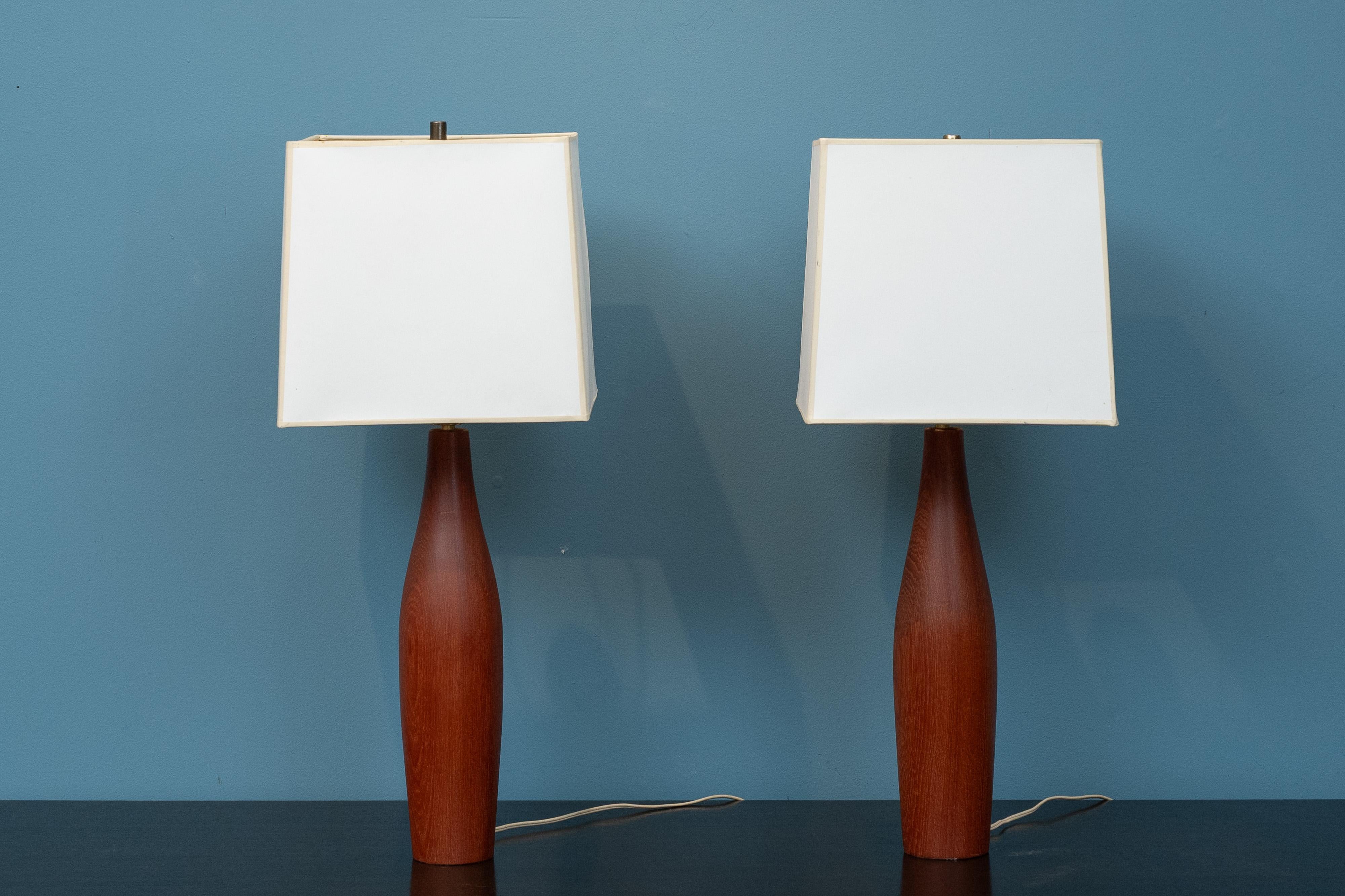 Lámparas de mesa de teca modernas escandinavas finales del siglo XX en venta