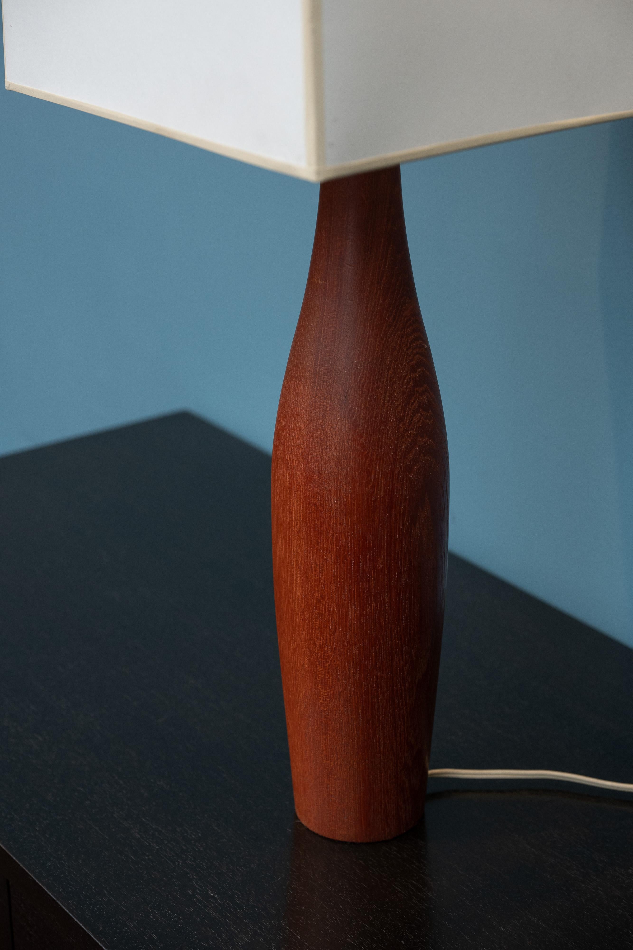 Lámparas de mesa de teca modernas escandinavas en venta 1