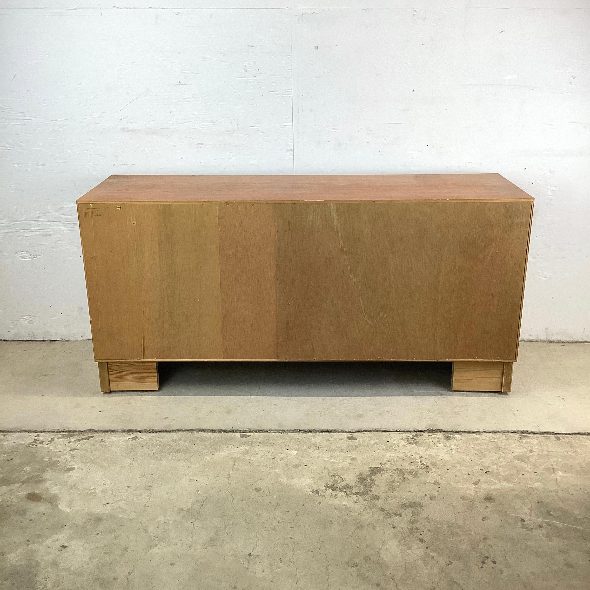 XX secolo The Modern Scandinavian Credenza in teak con tamburo in vendita