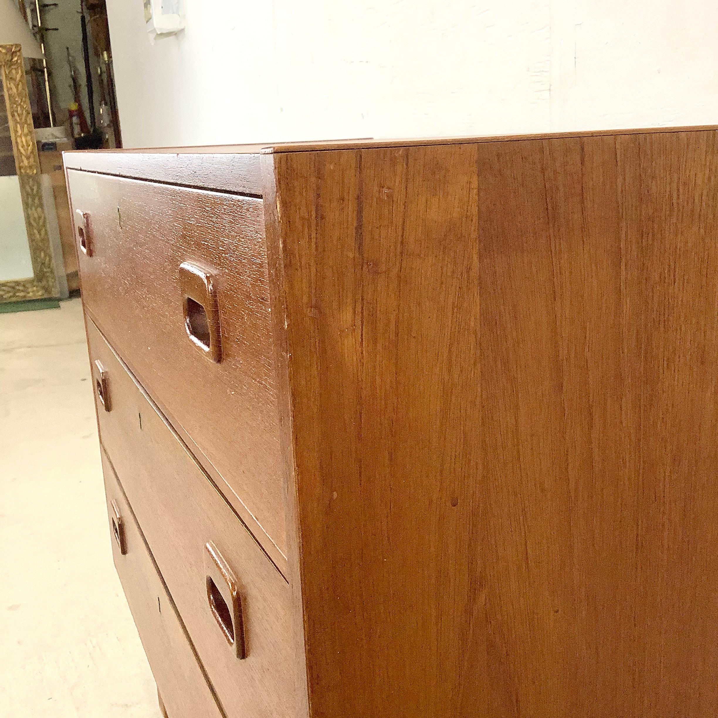 Scandinavian Modern Teak Three Drawer Chest 9