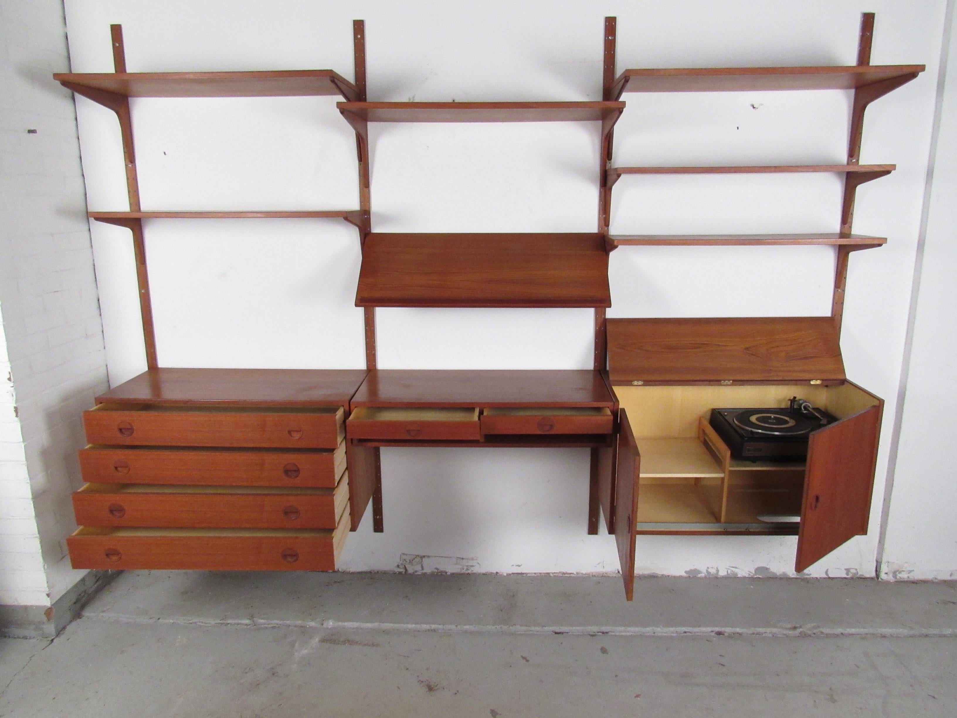 Scandinavian Modern Teak Wall Unit after Poul Cado In Good Condition In Brooklyn, NY