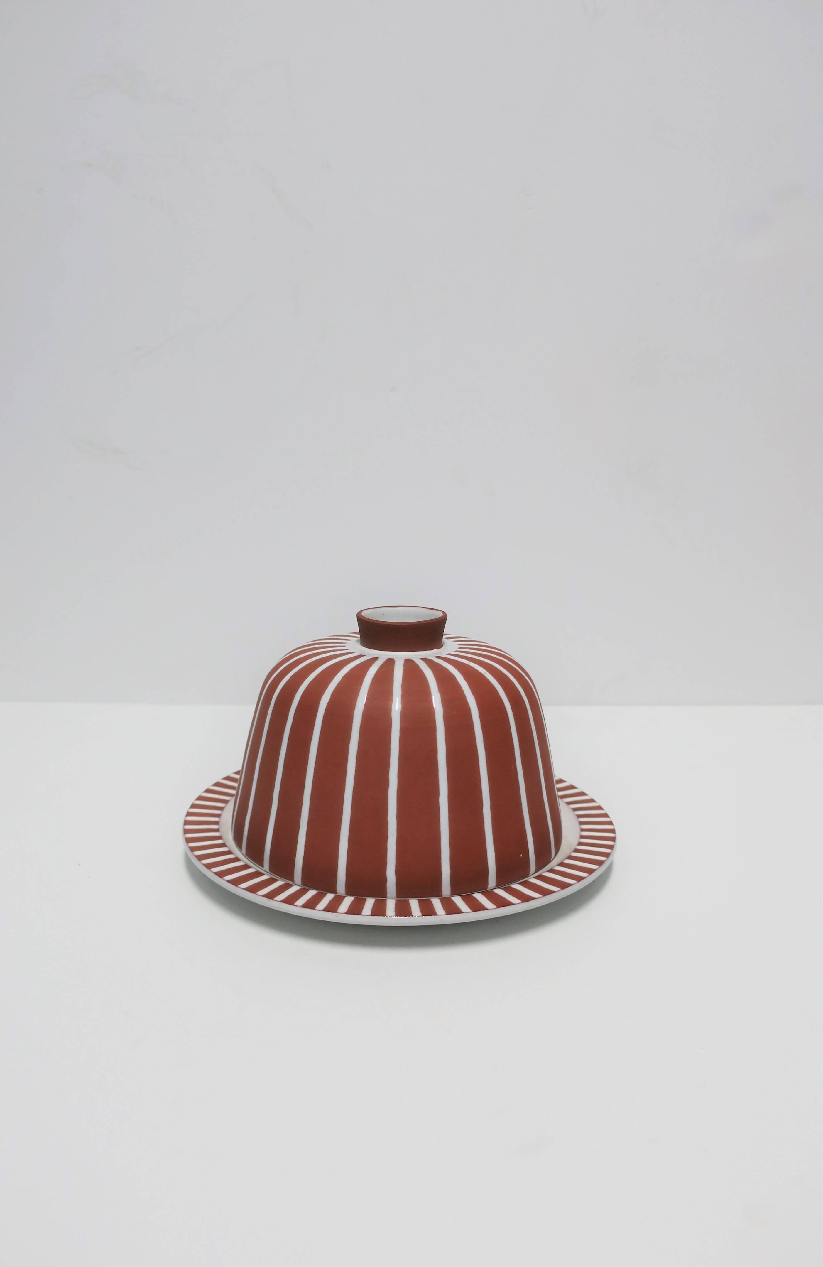 A beautiful Danish terracotta pottery cheese, cake, dessert or pastry dome and plate, made in Denmark, circa Mid to Late 20th Century. Piece is marked on bottom, see image #9.

Piece measures: 8.75 in. Diameter x 5.50 in. H

  