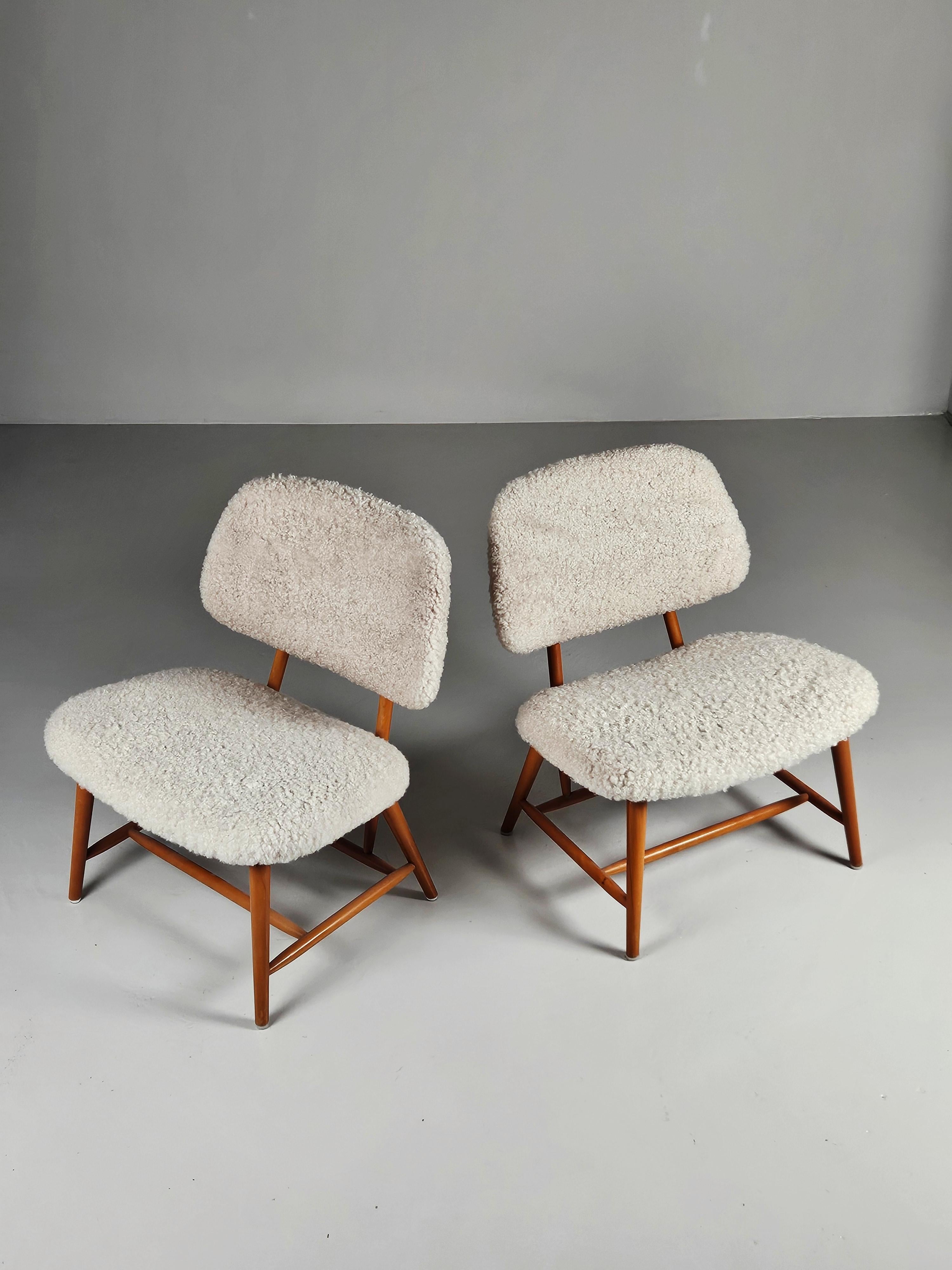 Paire de fauteuils conçus par Alf Svensson pour Bra Bohag, Ljungs Industrier, Suède, dans les années 1950. 

Le modèle s'appelle 