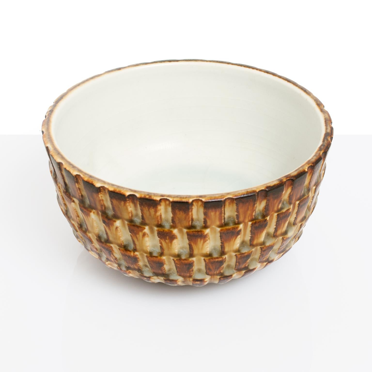 Scandinavian Modern Textured Ceramic Bowl by Gertrud Lonegren, Rörstrand In Good Condition For Sale In New York, NY