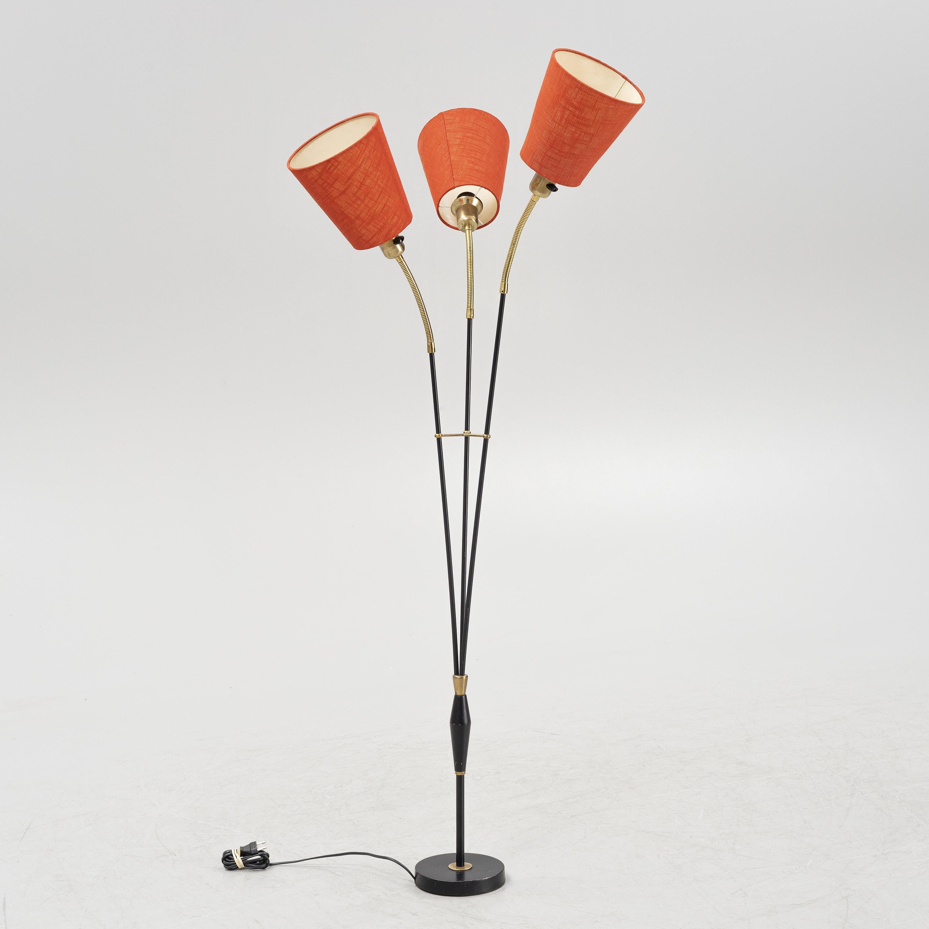 Cast iron base, three arms with goose neck each fitted with E27 bakelite sockets and red lamp shades. Designed in Sweden in the 1950s by Hans Bergström for Atelje Lyktan.