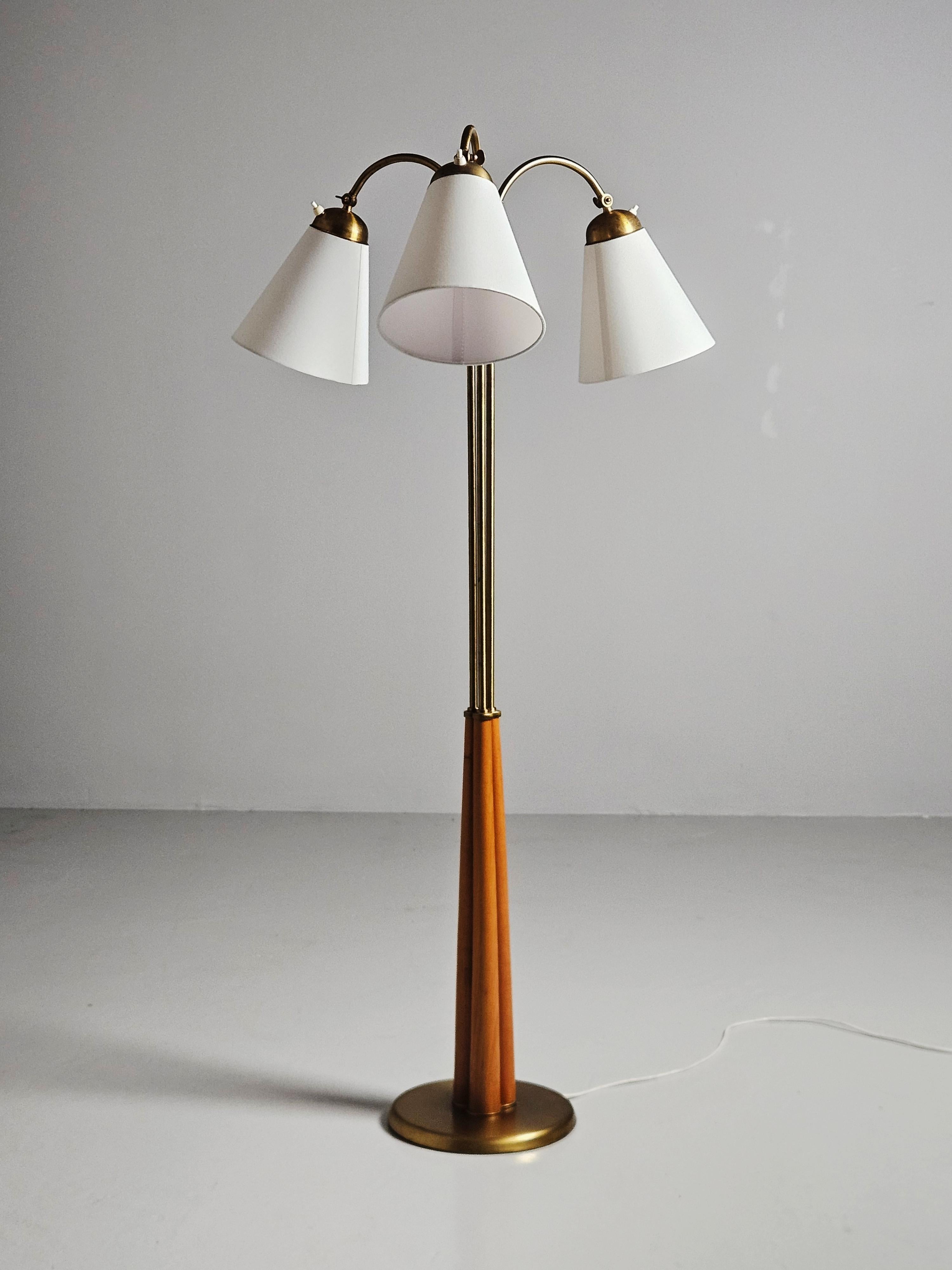 Beautiful floor lamp made by anonymous designer, Sweden, in the 1940s.

Three adjustable arms in brass held up by wooden rods mounted on a brass foot. 

Great patina. 