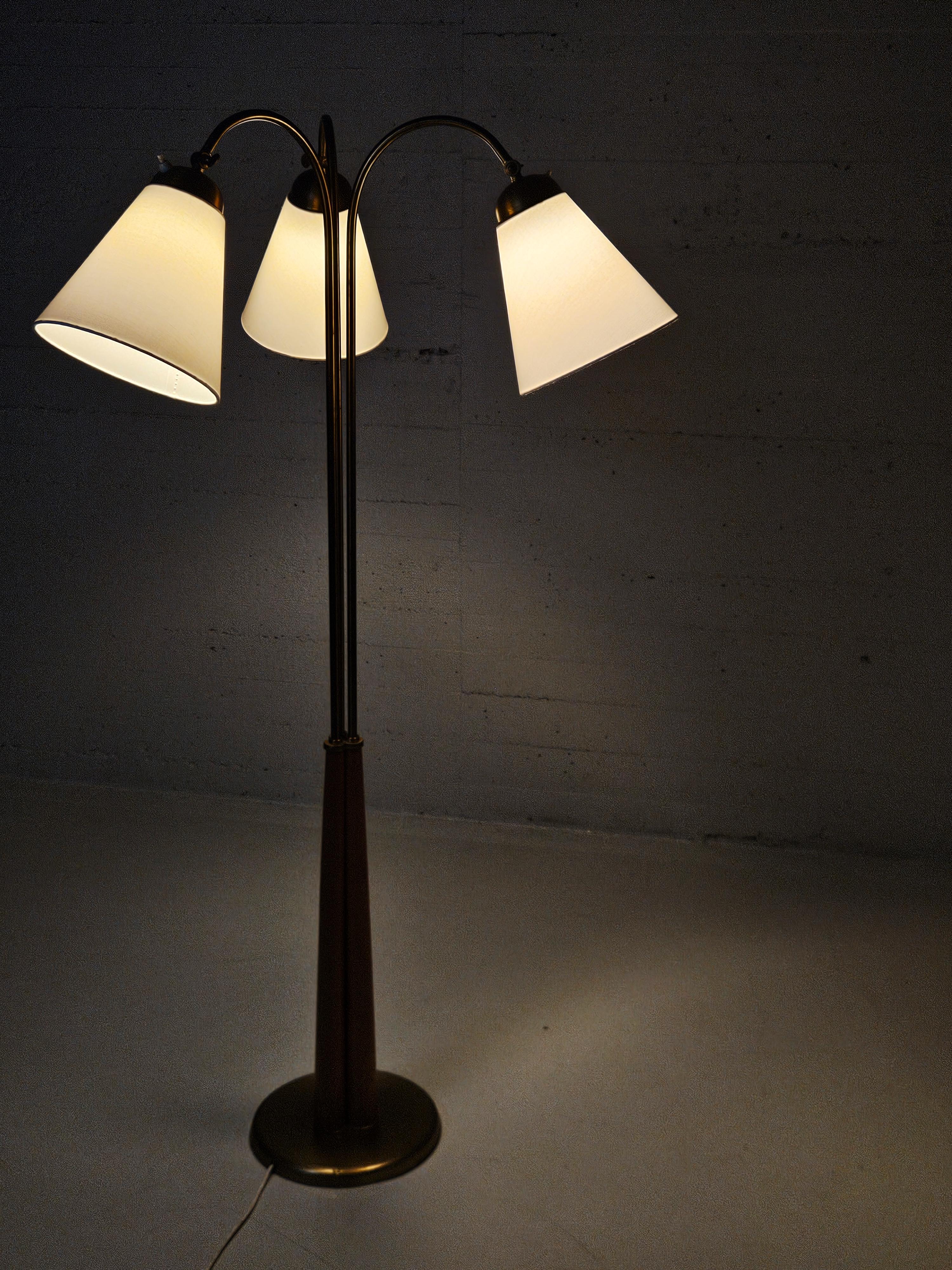 Scandinavian modern three armed floor lamp, Sweden, 1940s For Sale 1