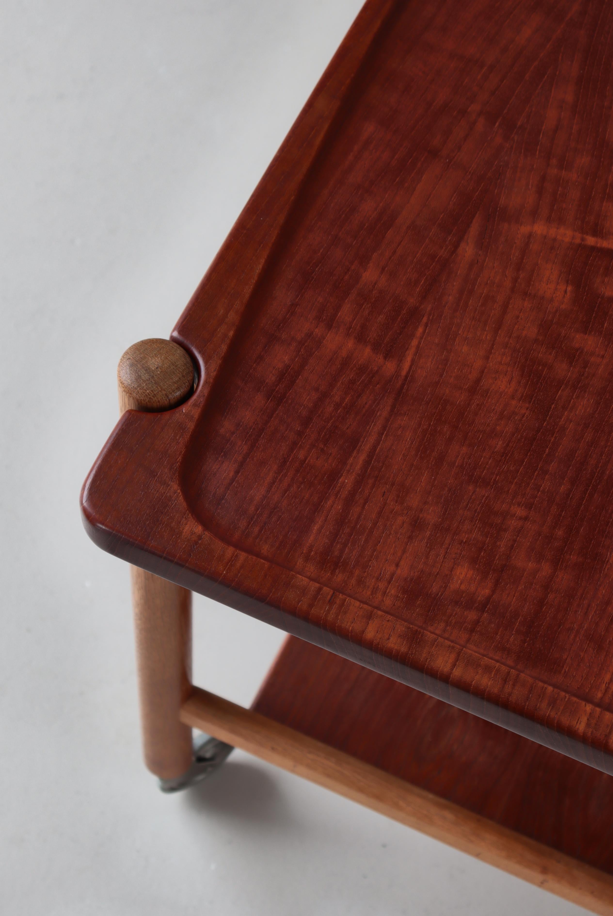 Danish Scandinavian Modern Tray Table by Hans J. Wegner, Oak & Teak, Denmark, 1960s For Sale