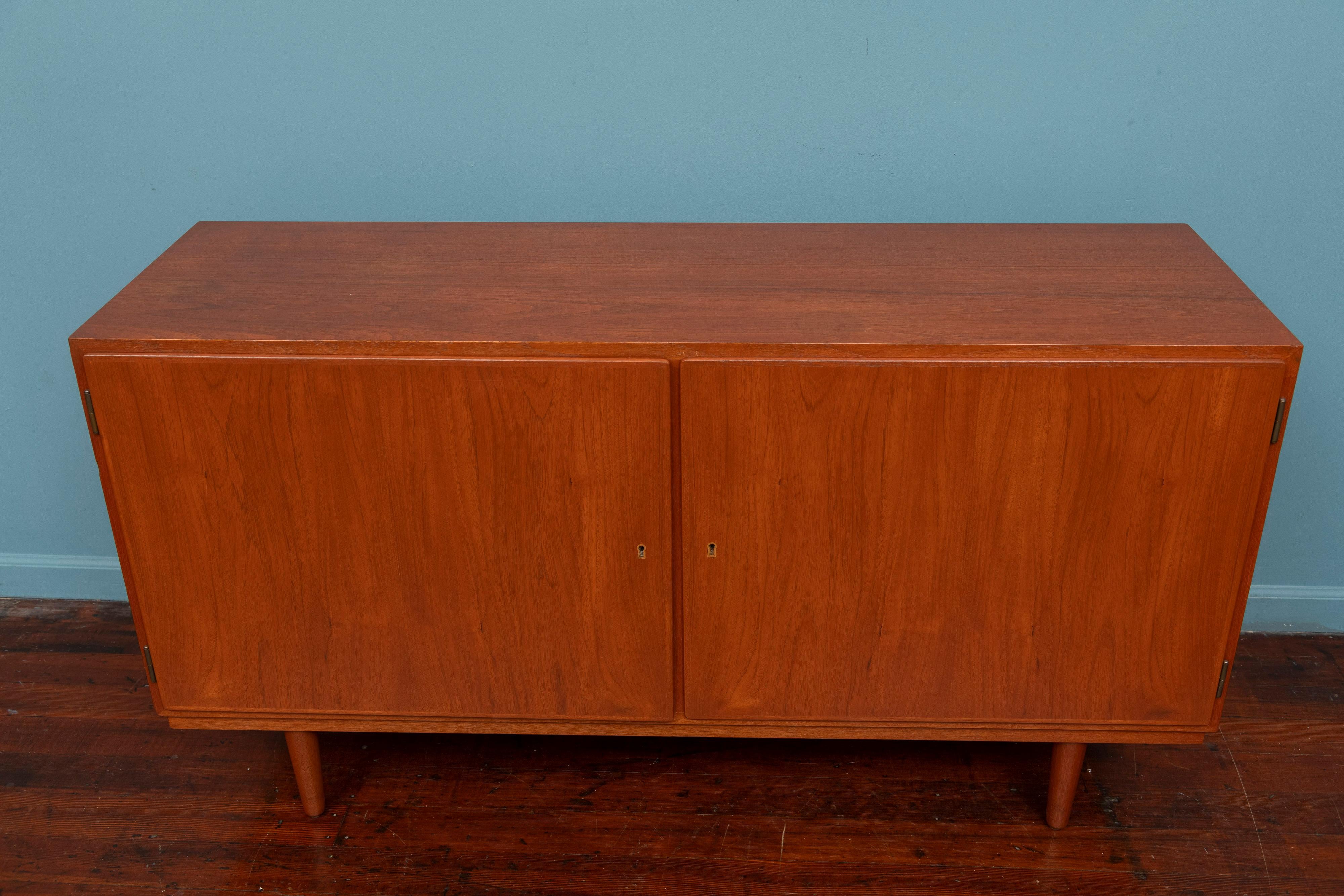 Danese The Modern Scandinavian Credenza a due ante in vendita