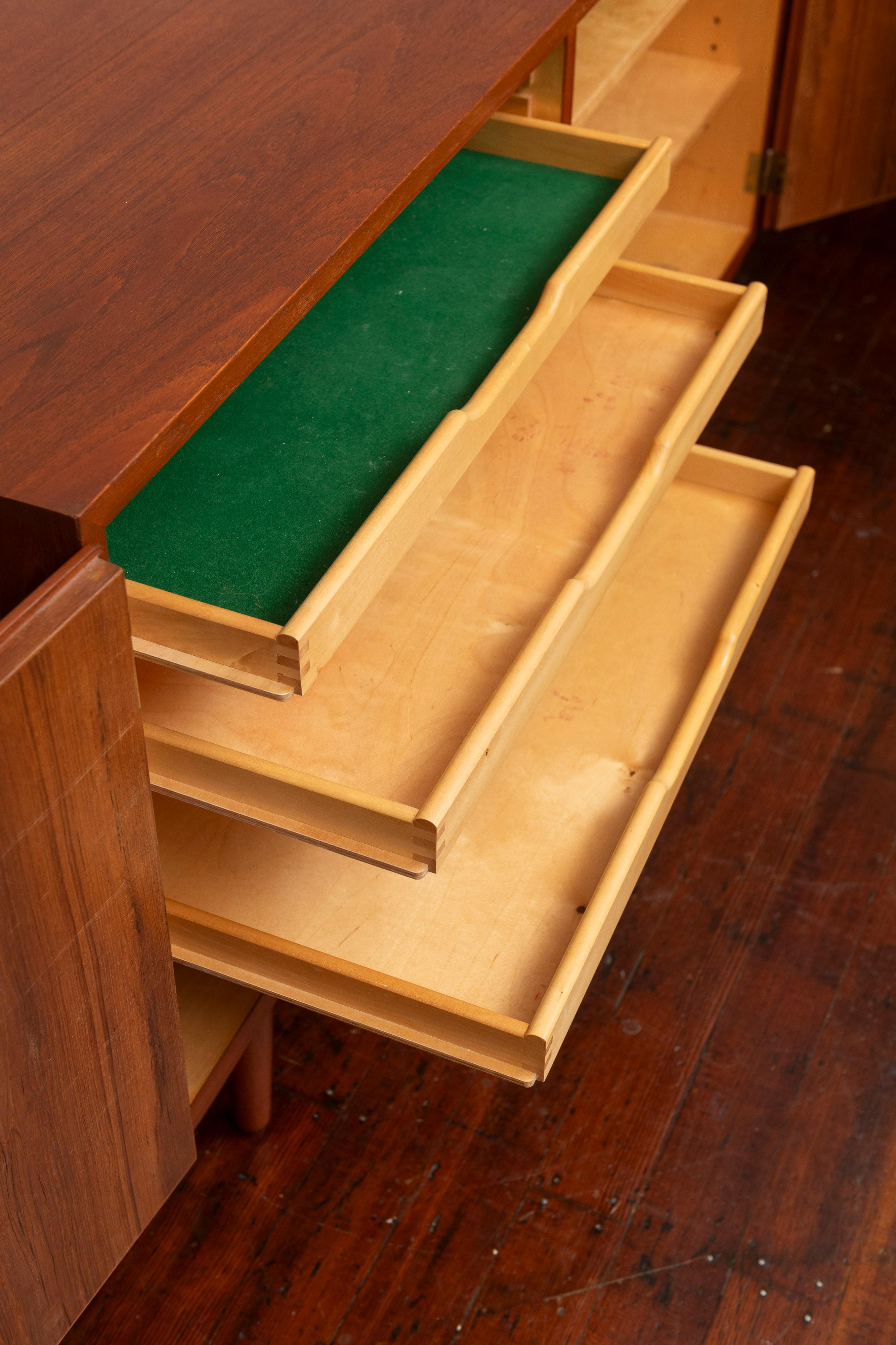 The Modern Scandinavian Credenza a due ante In condizioni buone in vendita a San Francisco, CA