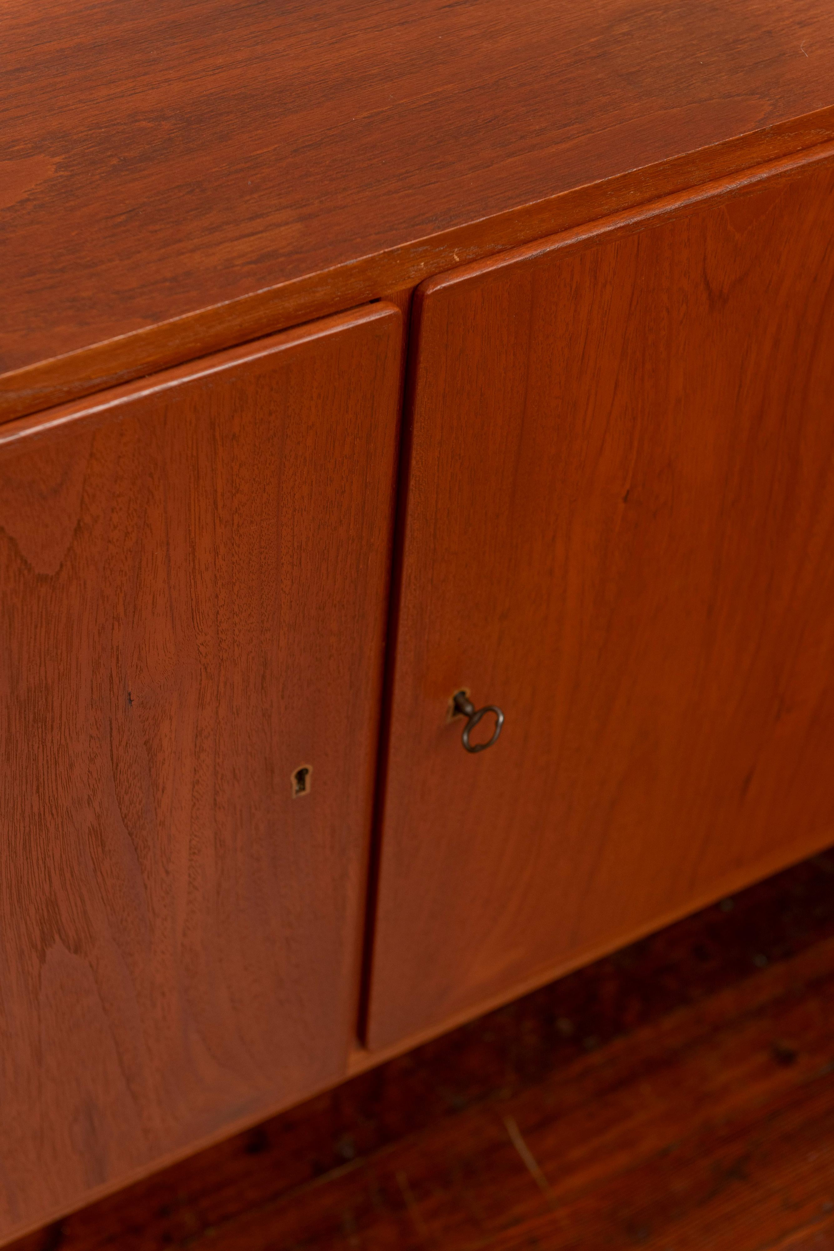 Teak The Modern Scandinavian Credenza a due ante in vendita