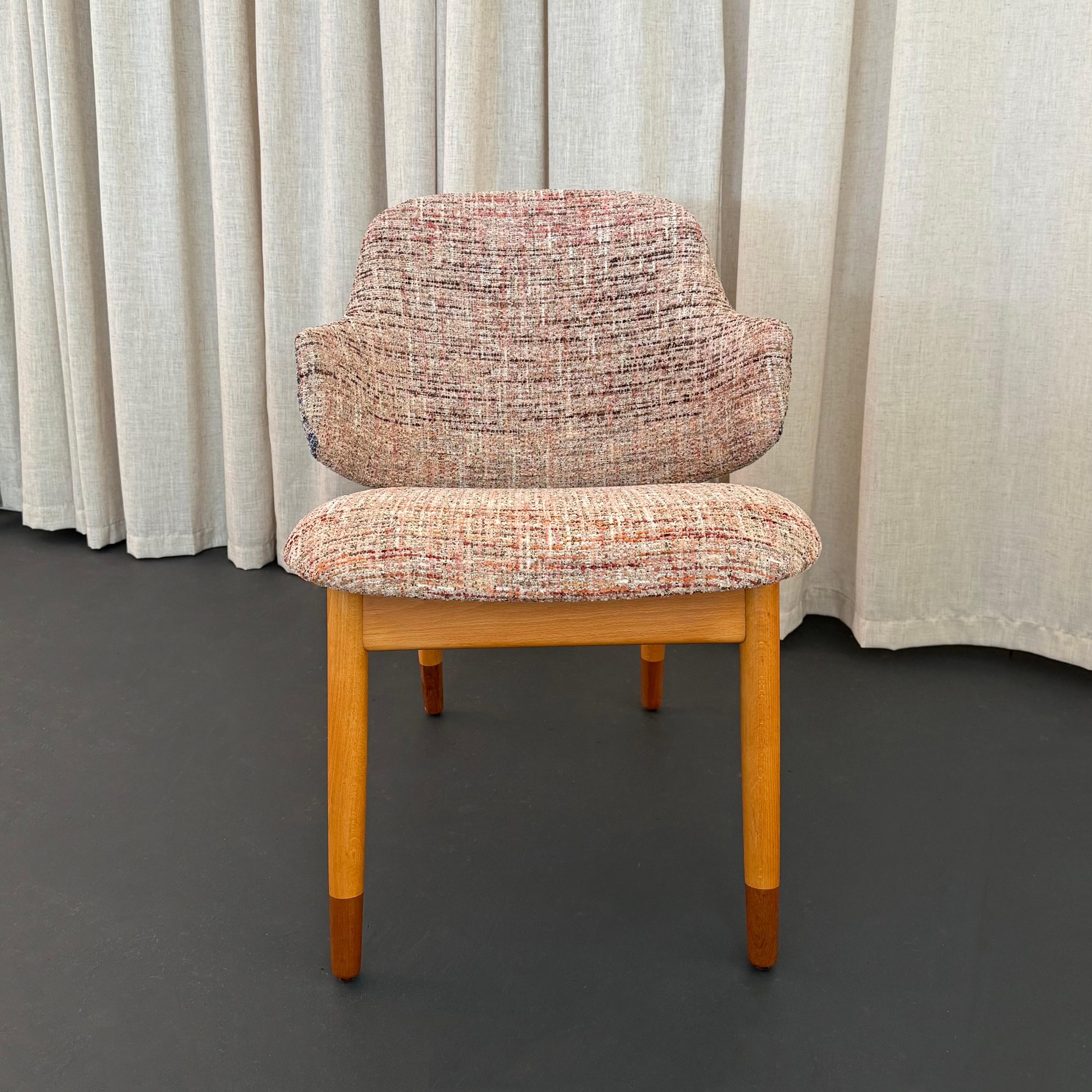 Scandinavian Modern Upholstered Penguin Chair By Ib Kofod-Larsen For Selig In Good Condition For Sale In Brooklyn, NY