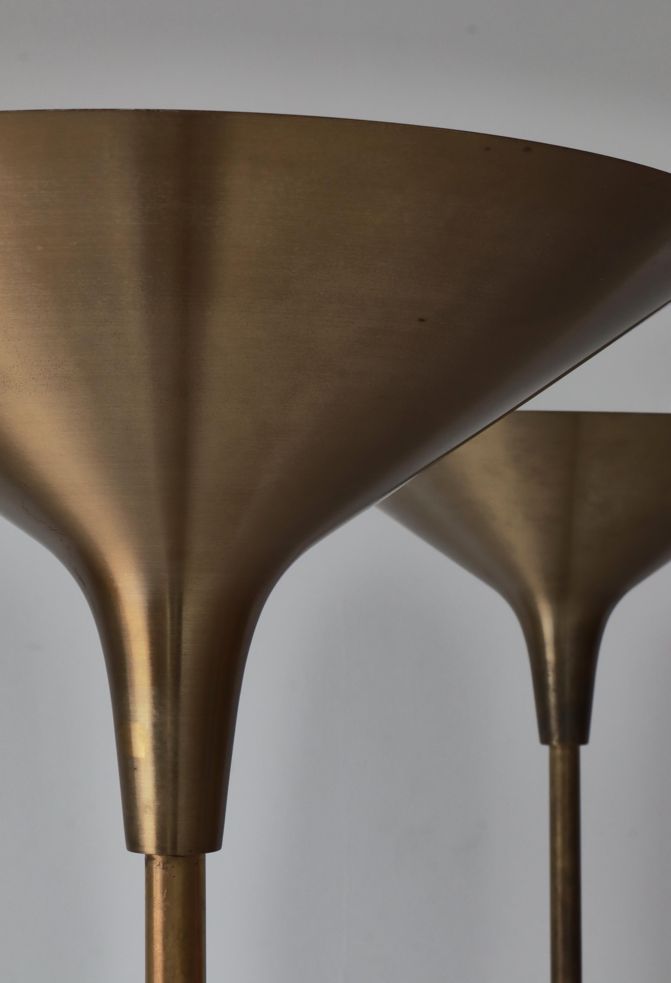 Lampada da terra moderna danese a luce abbagliante modello grande in ottone di TH. A. Valentin, anni '50 in vendita 5