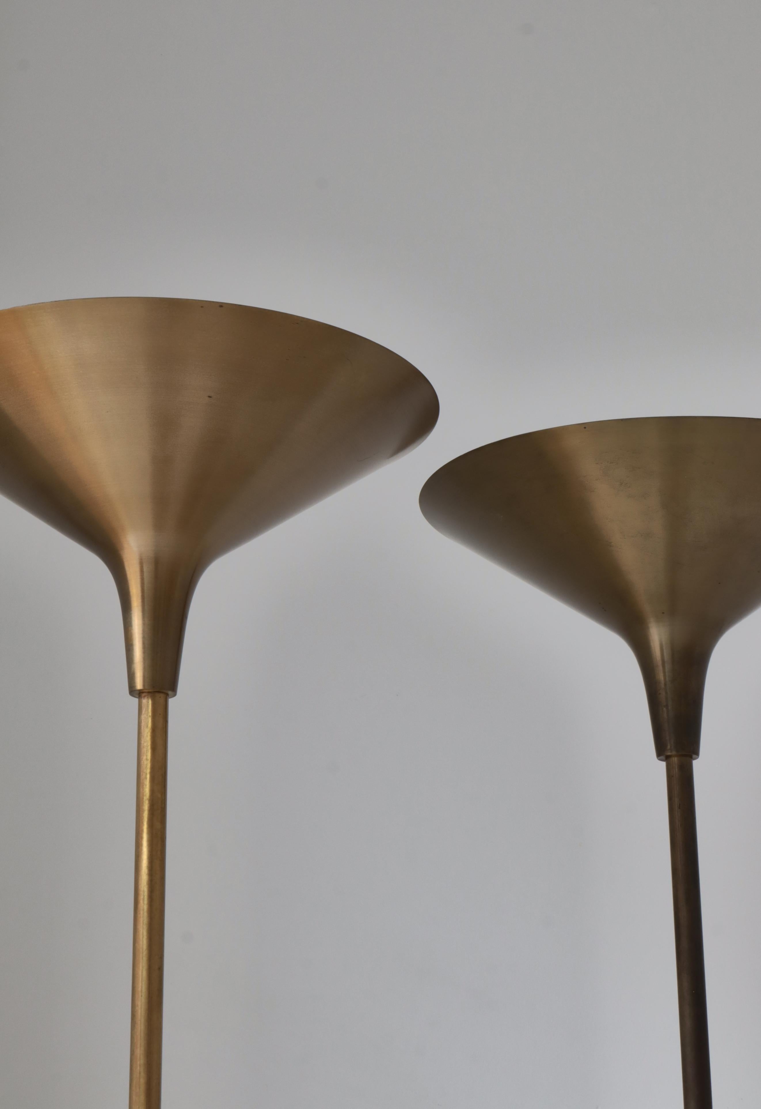 Lampada da terra moderna danese a luce abbagliante modello grande in ottone di TH. A. Valentin, anni '50 in vendita 9