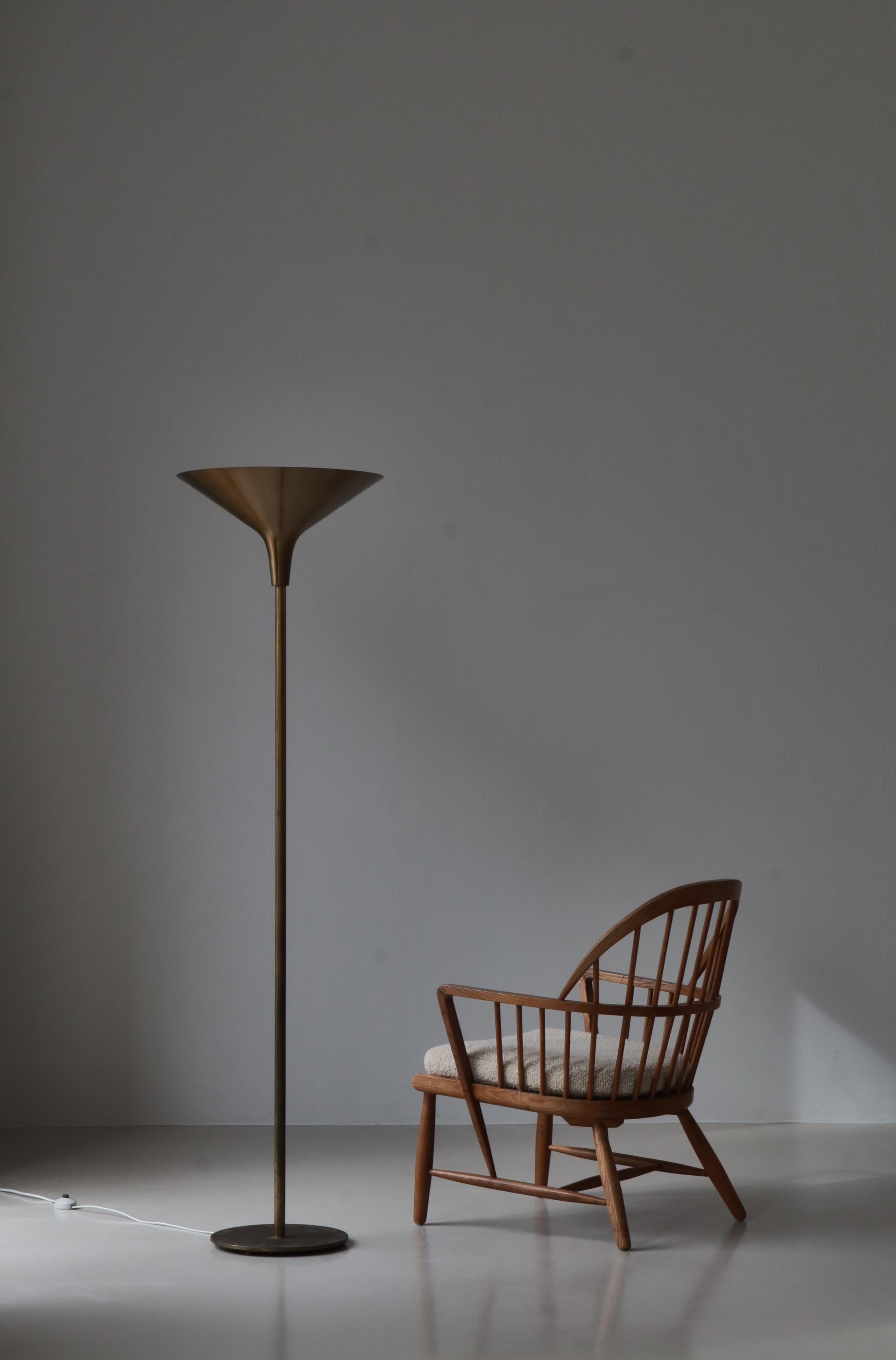 Lampada da terra moderna danese a luce abbagliante modello grande in ottone di TH. A. Valentin, anni '50 in vendita 11