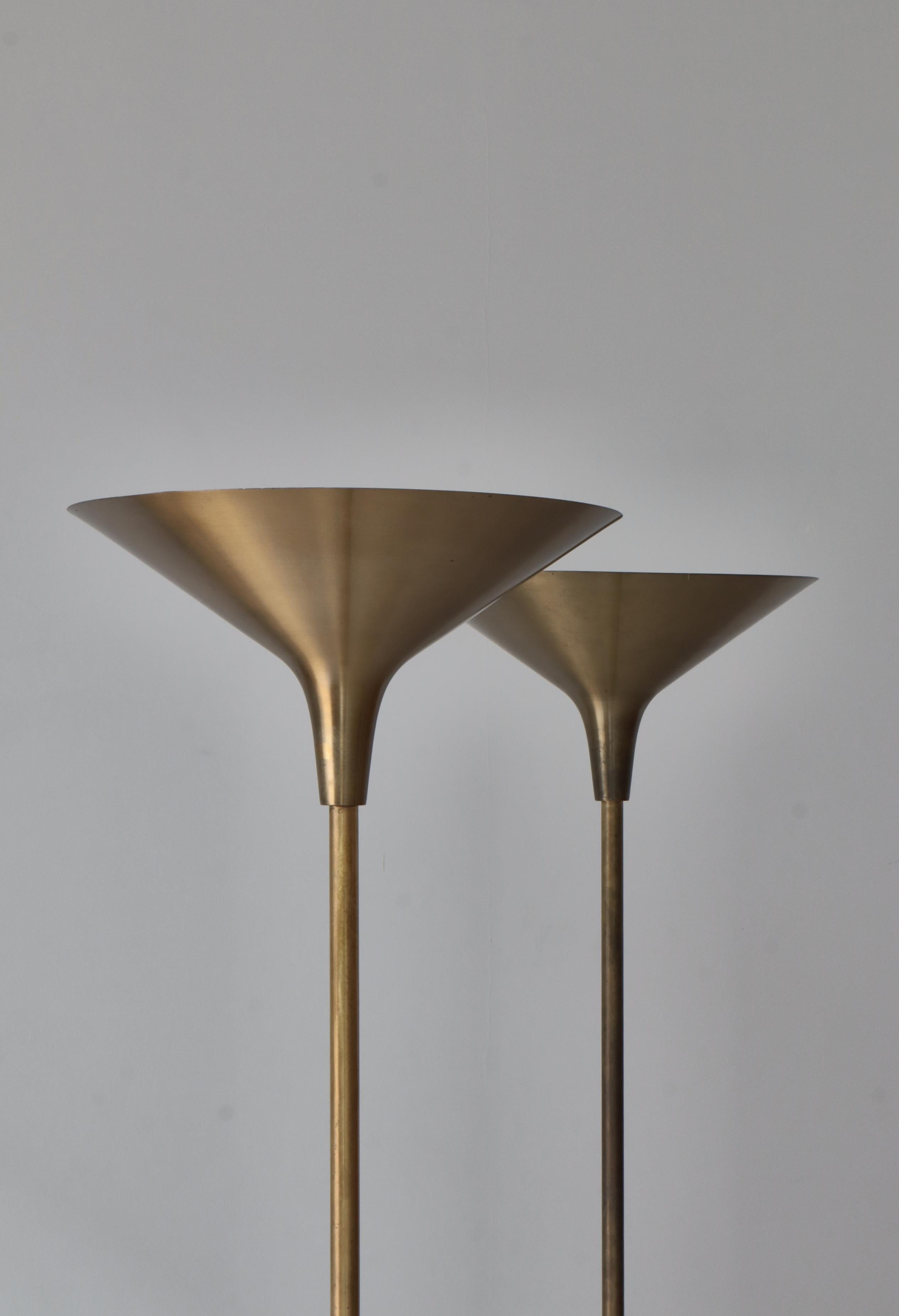Lampada da terra moderna danese a luce abbagliante modello grande in ottone di TH. A. Valentin, anni '50 in vendita 3