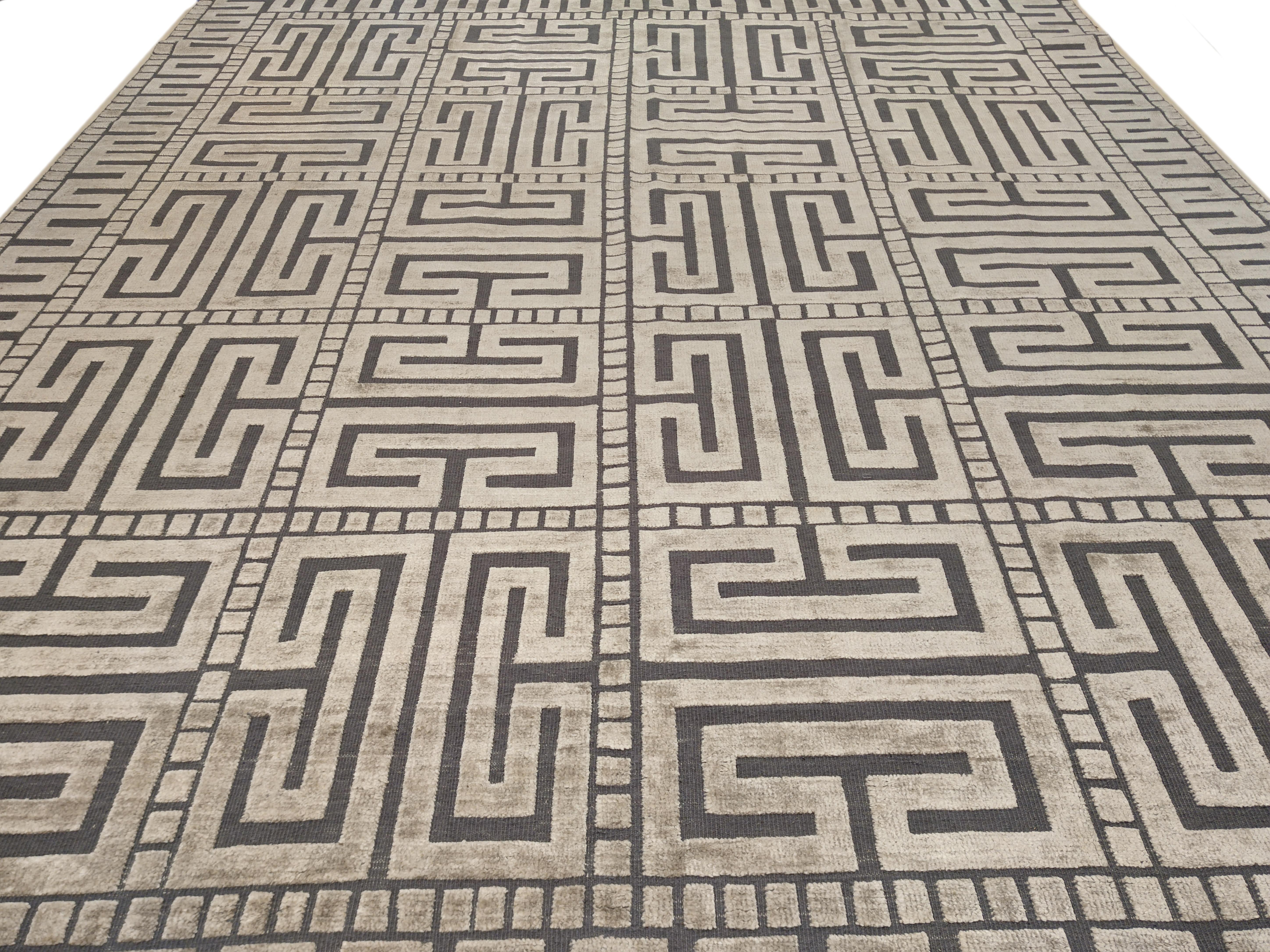 Scandinave moderne Tapis moderne scandinave en soie texturée Ursula en Silver (a) Gallery Alberto Levi en vente