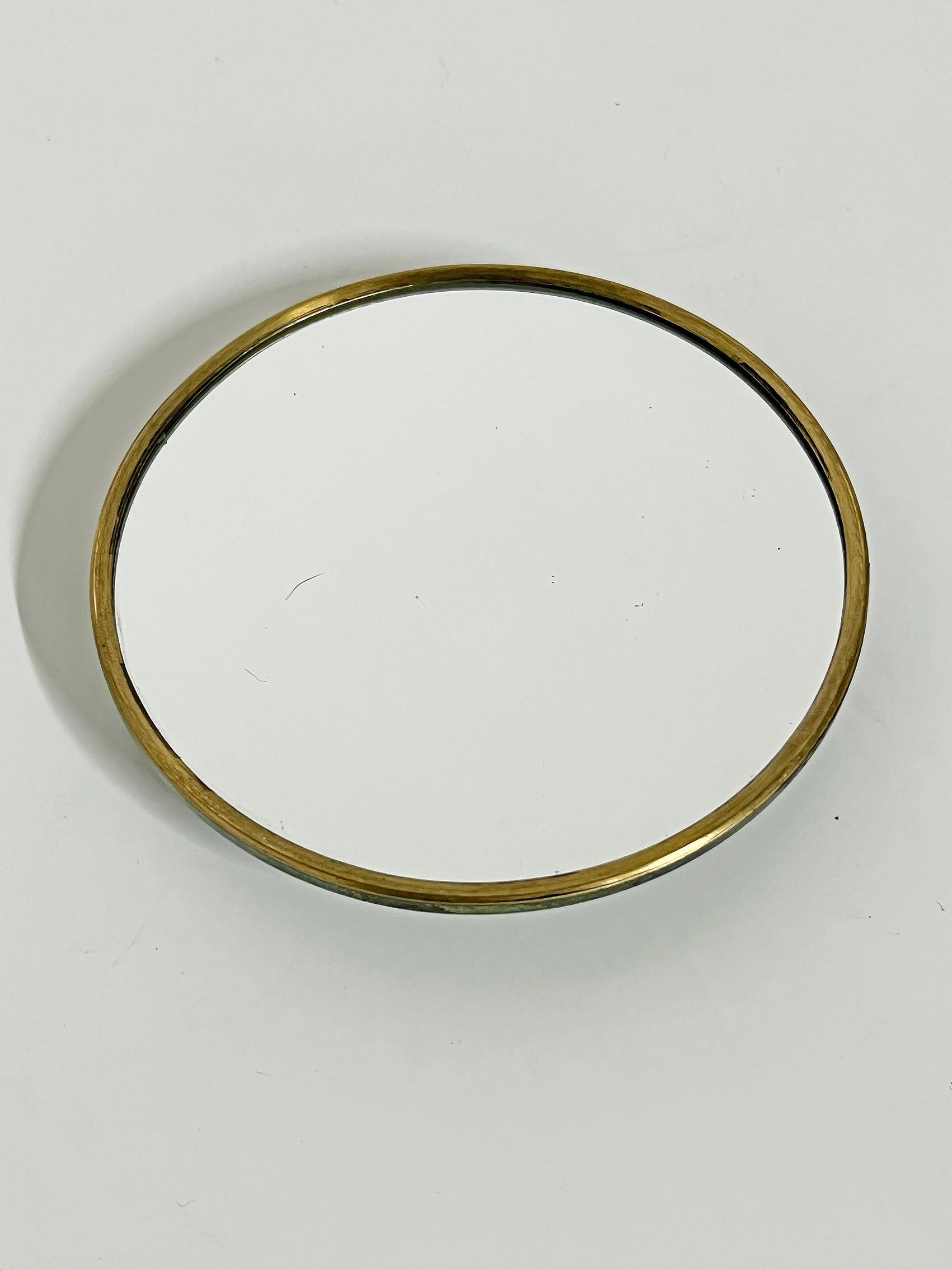 Suédois Miroir de coiffeuse scandinave moderne en bronze et laiton, Suède vers les années 1940 en vente