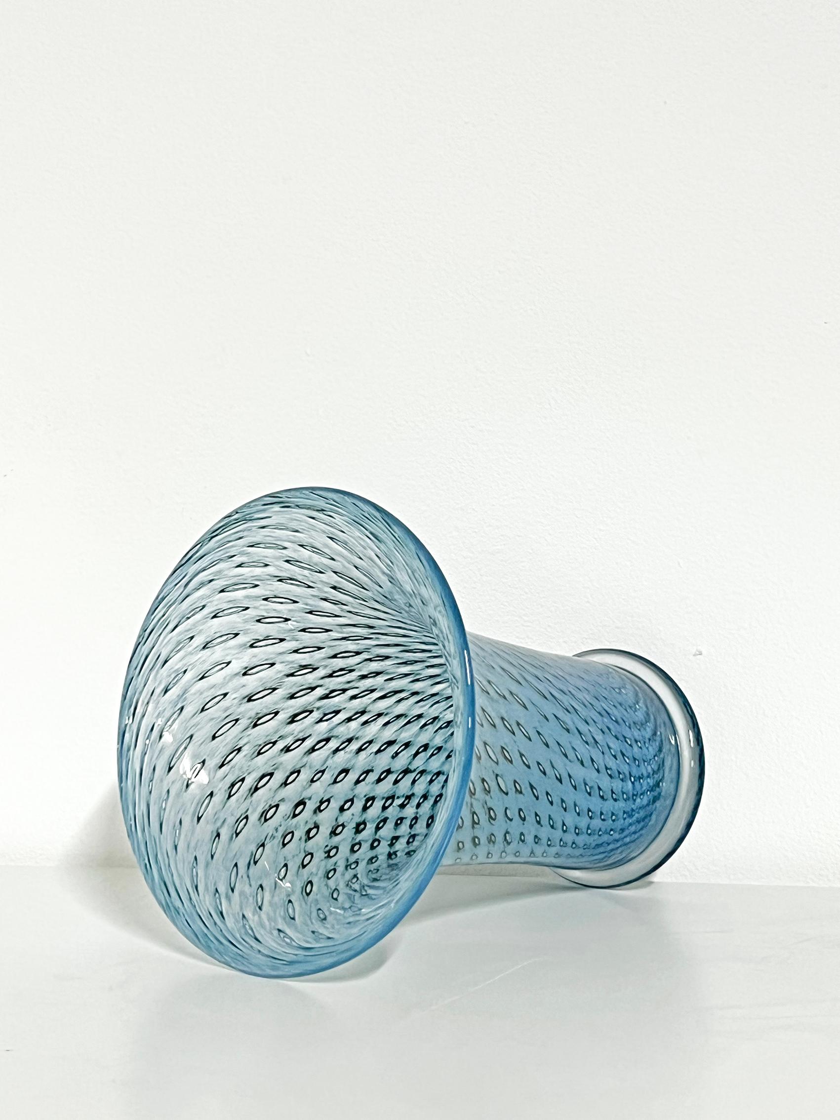 Skandinavische moderne Vase „Cirrus“ von Bertil Vallien, Boda, 1970er Jahre (Schwedisch) im Angebot