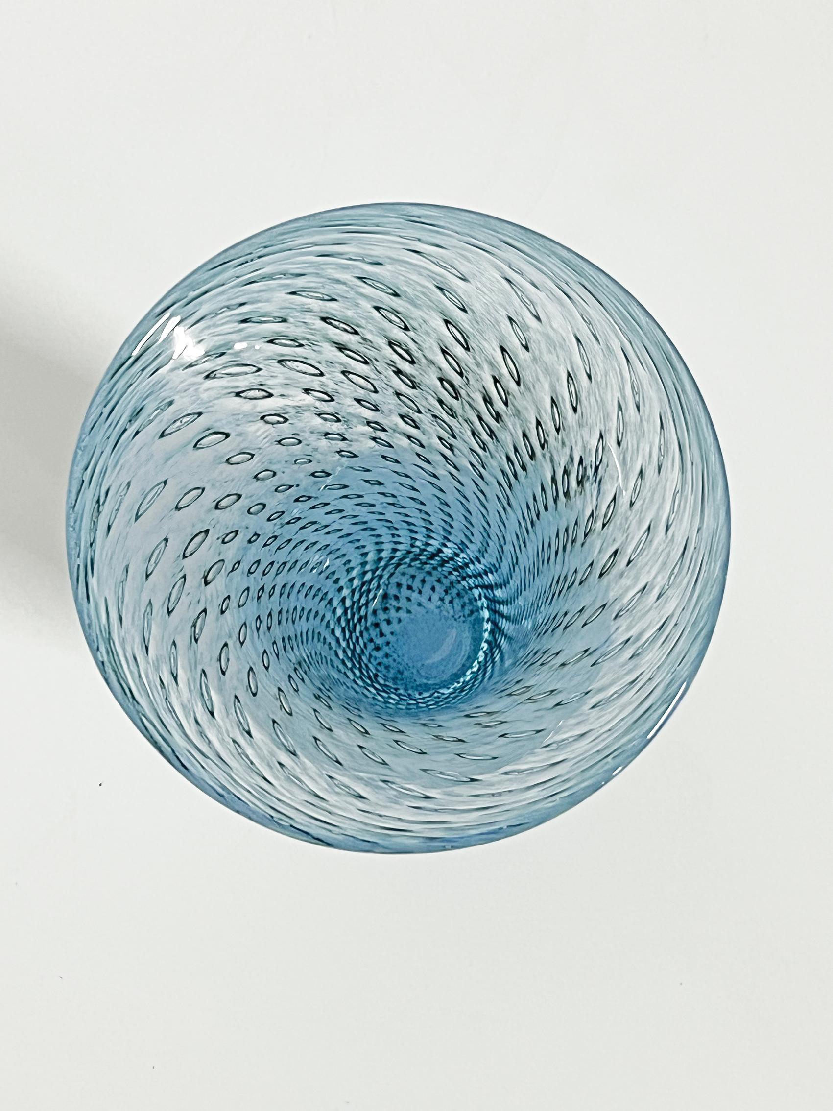 Skandinavische moderne Vase „Cirrus“ von Bertil Vallien, Boda, 1970er Jahre im Zustand „Gut“ im Angebot in Örebro, SE