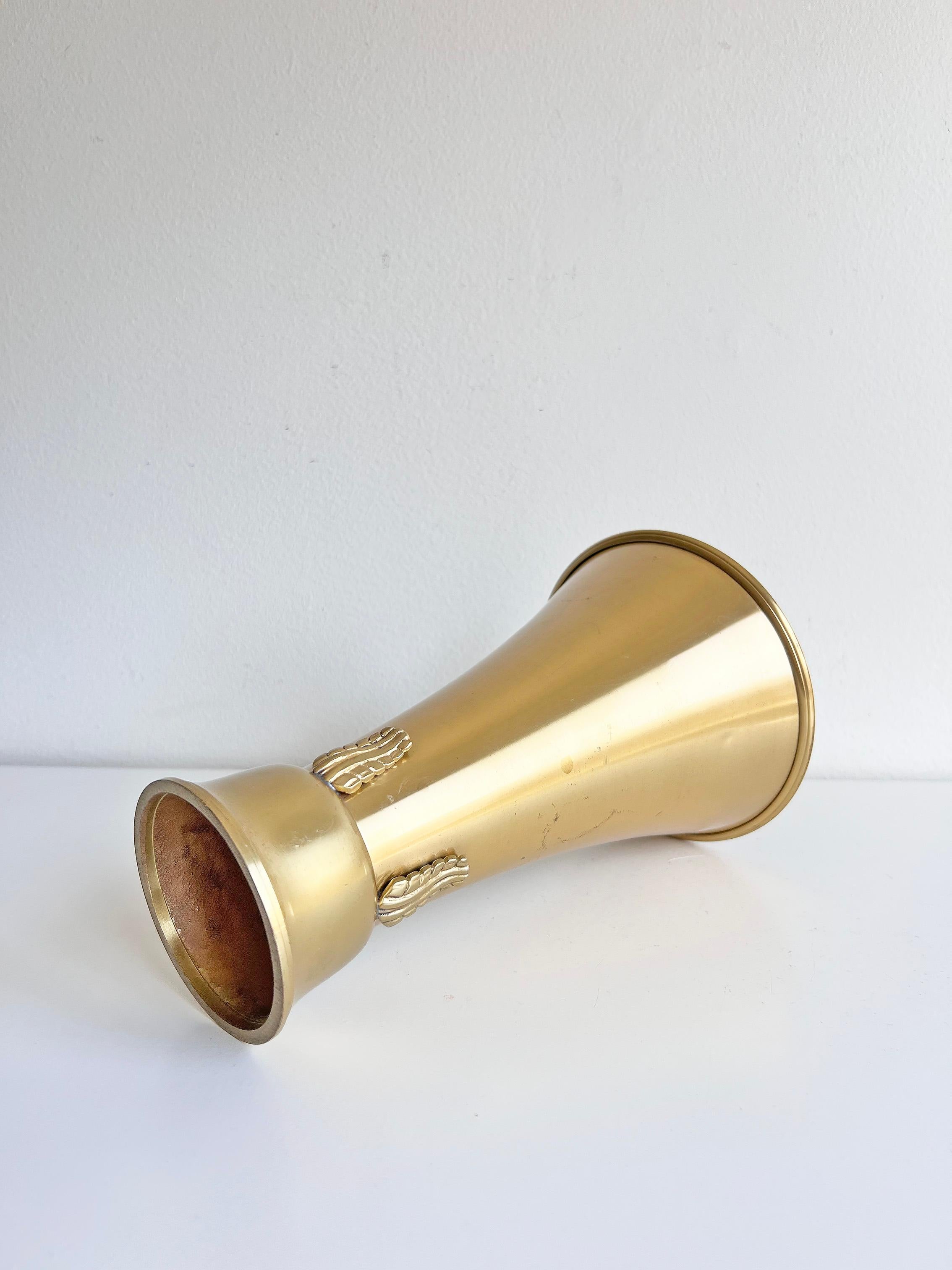 Vaso moderno scandinavo in ottone 