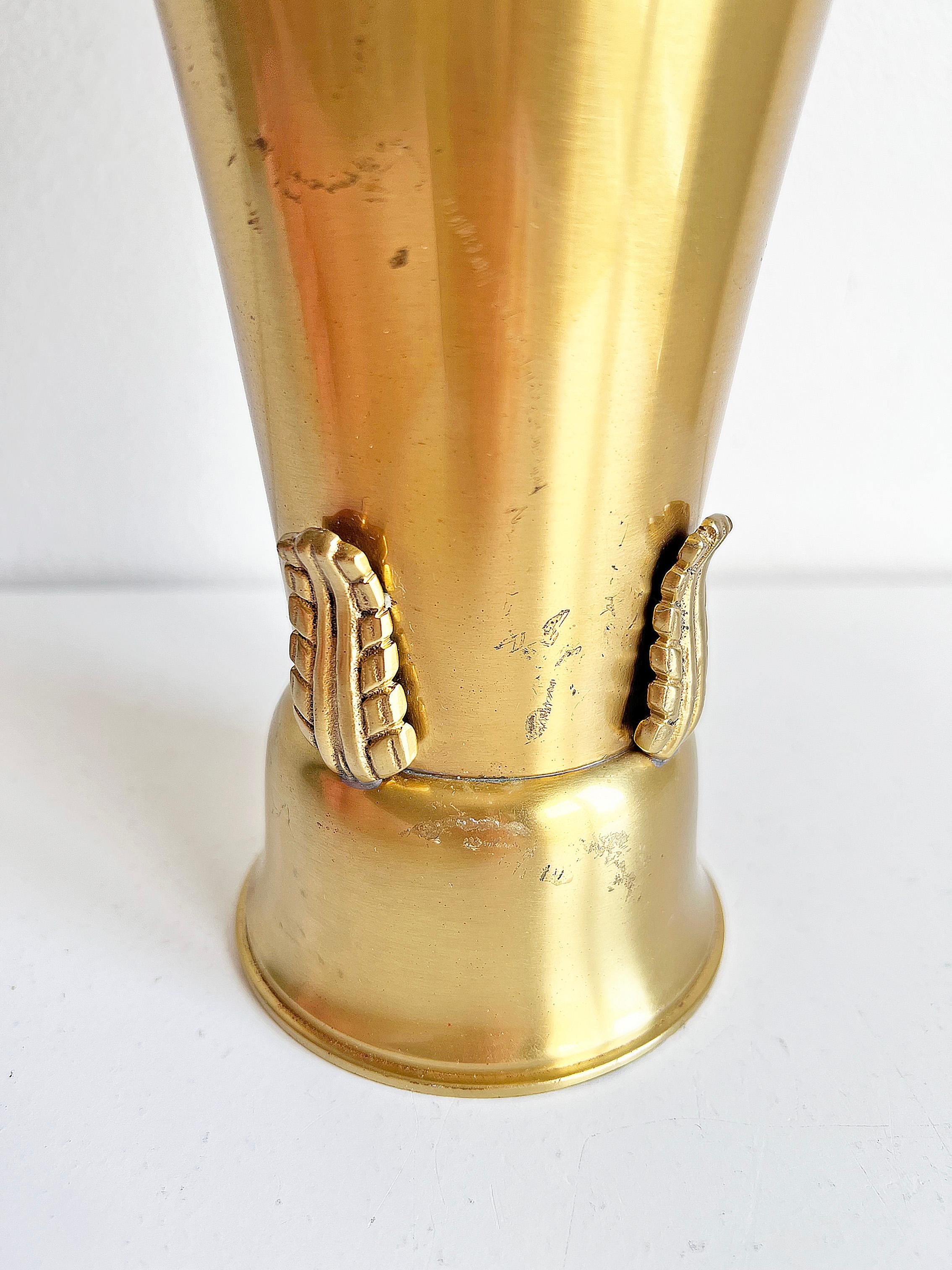 Vase moderne scandinave en laitonunga-Vasen de Ystad Metall, années 1940 en vente 2