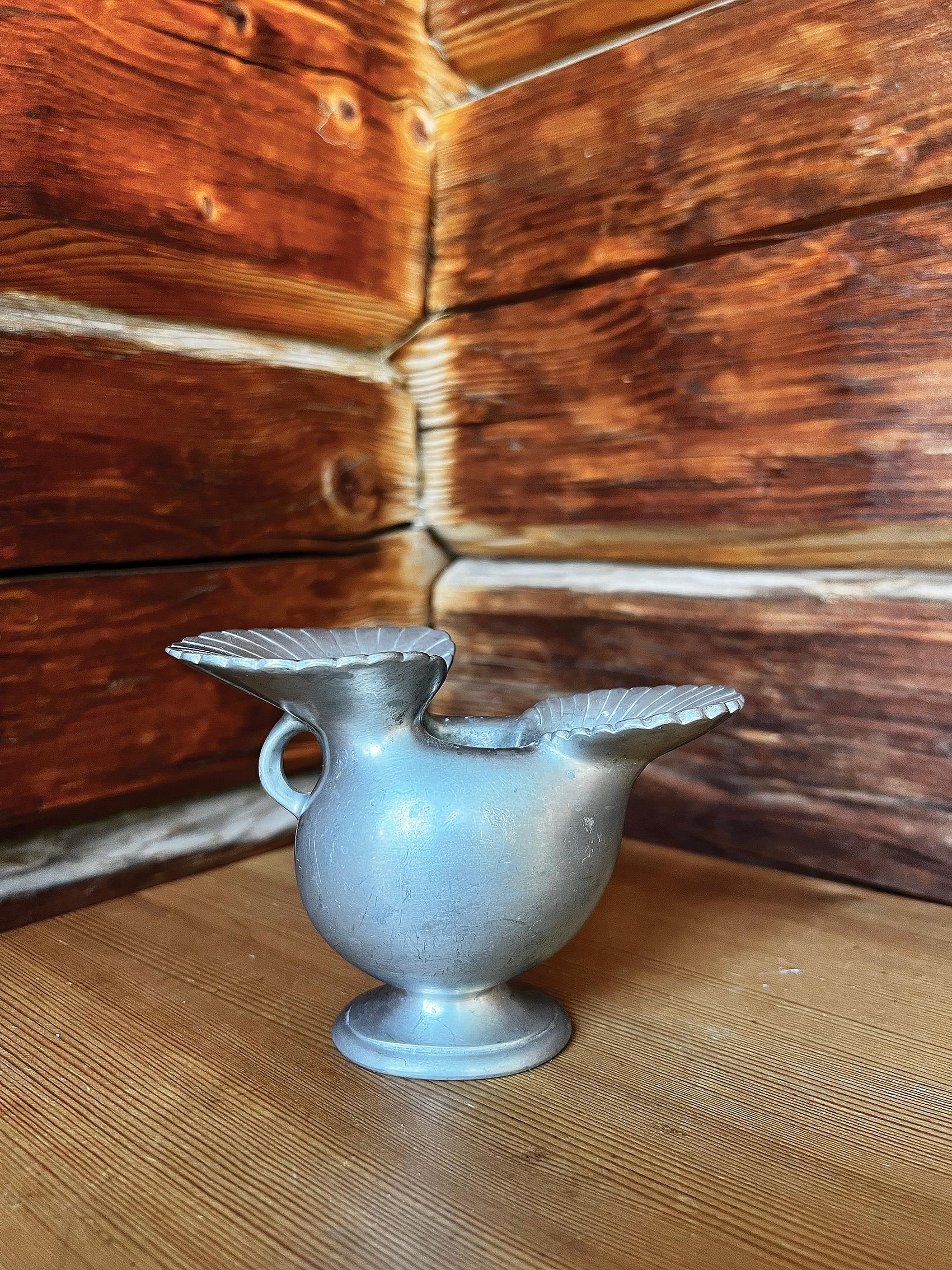 A small pewter vase by Just Andersen, Denmark.
Signed with makers mark.
Good vintage condition, wear consistent with age and use. Patina, marks and scratches. 