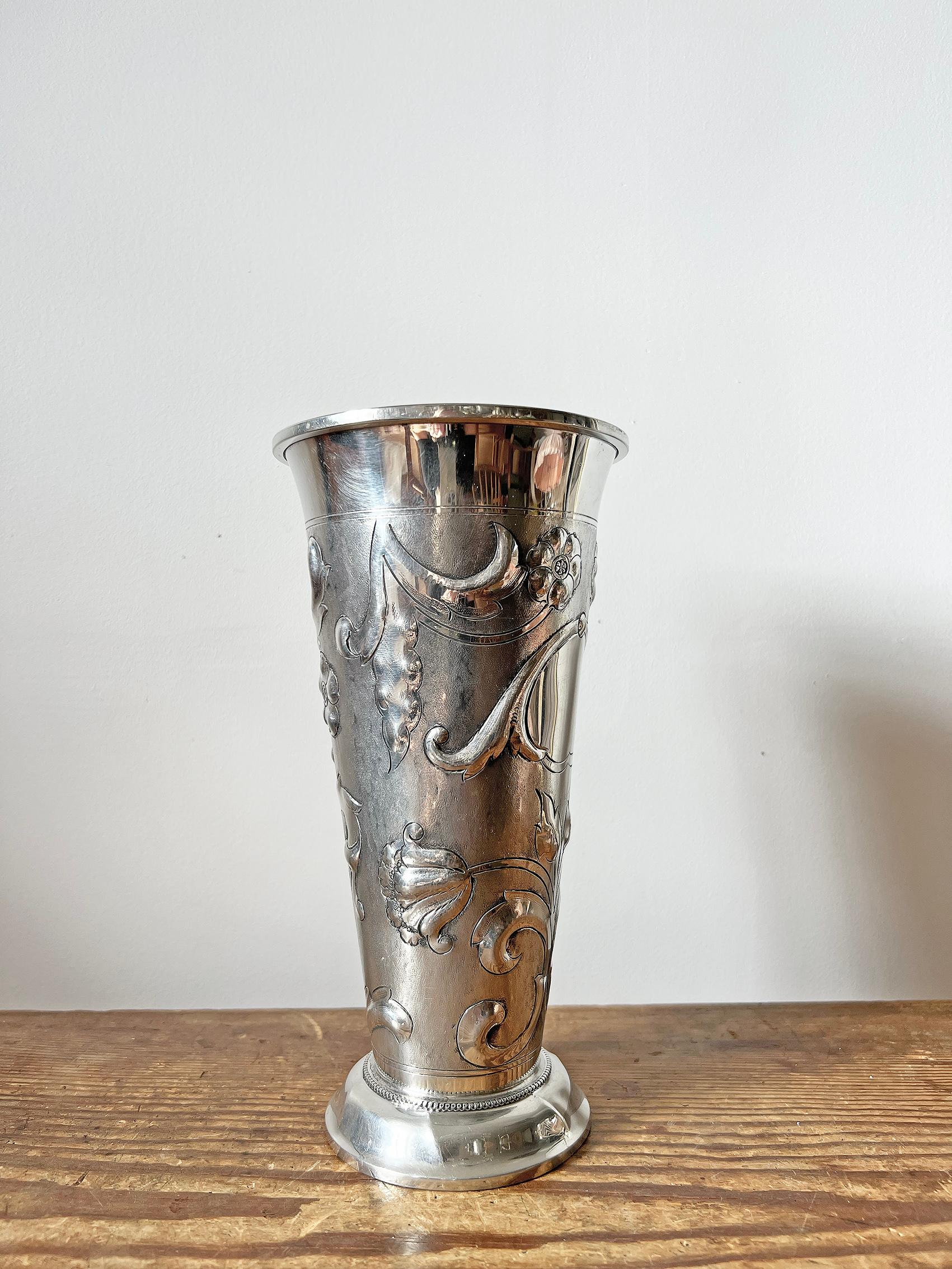 Swedish Scandinavian Modern Vase in Pewter by Tage Göthlin for Tesi -1967 For Sale