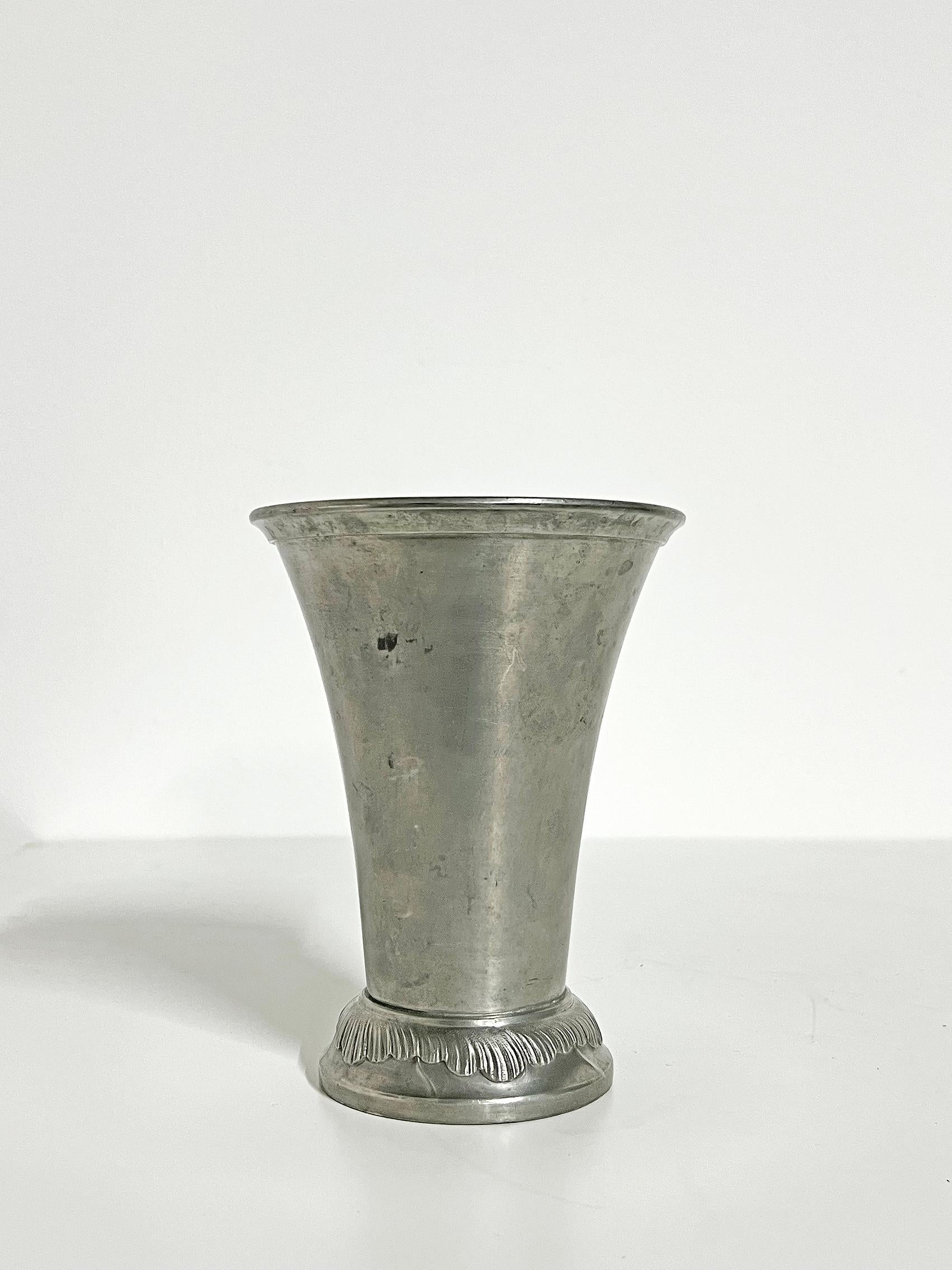 Scandinavian Modern vase in pewter, CG Hallberg -1938.
Signed with makers mark. 
Good vintage condition, wear and patina consistent with age and use. 
Marks, scratches, smaller dent.
