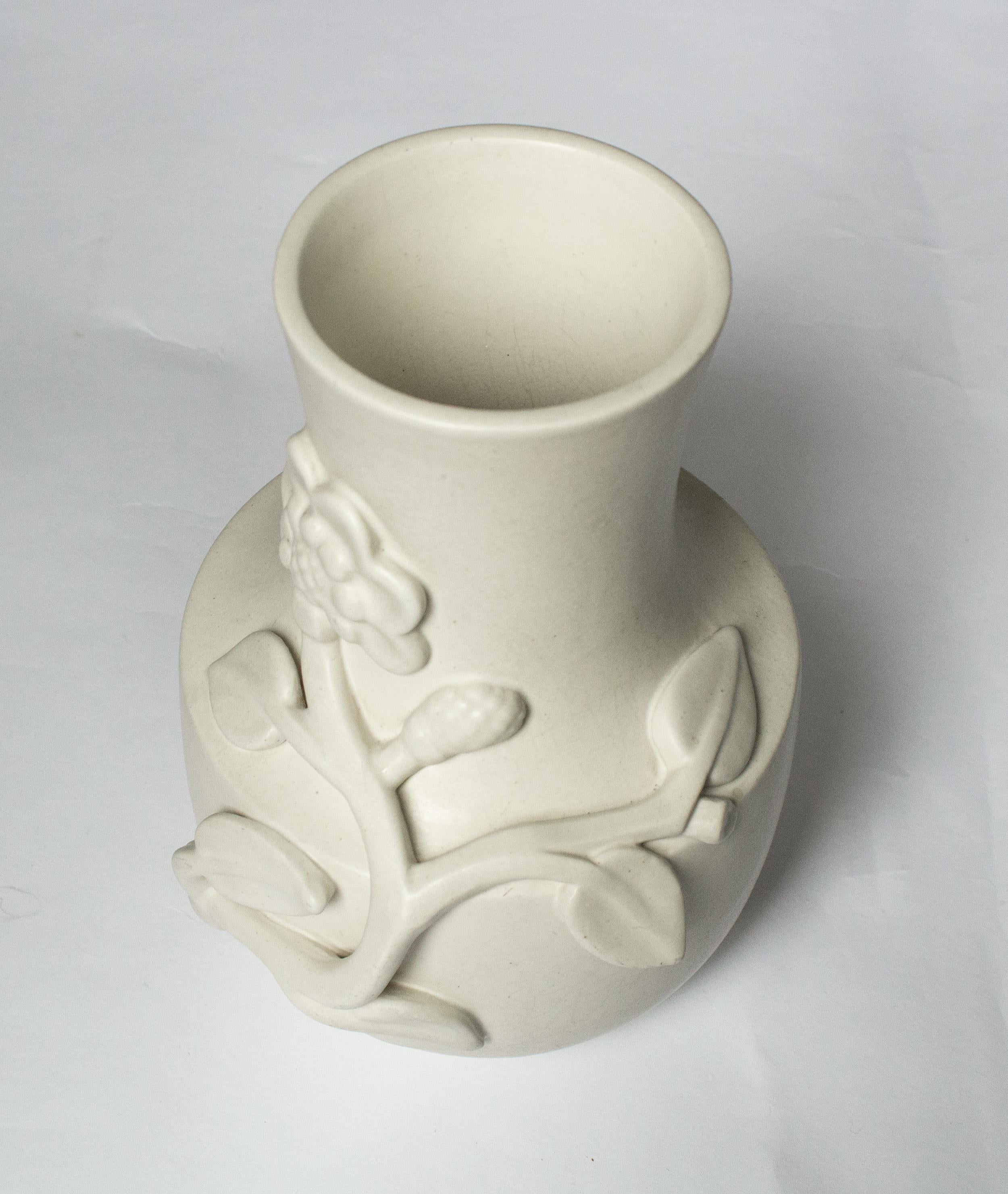 Beautiful “Surrea” vase by Wilhelm Kåge, made in Carrara stoneware. The design are Kåge’s best from the 1930s Produced in Sweden by Gustavsberg during the 1940s.