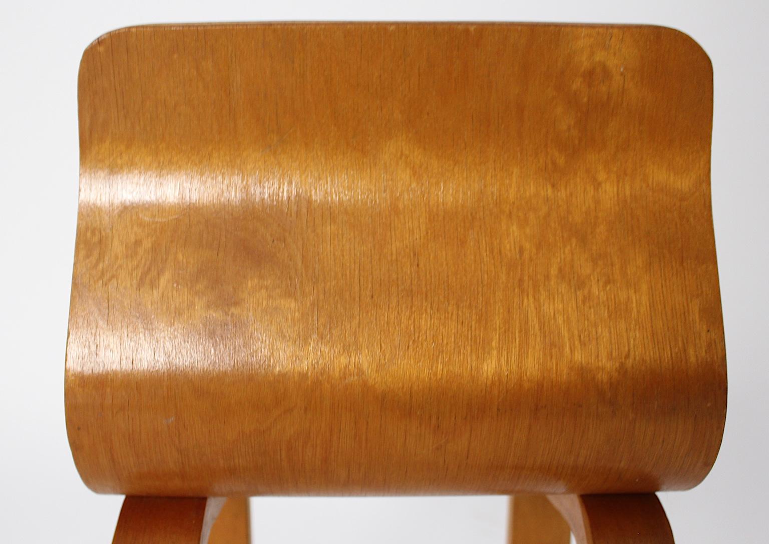 Scandinavian Modern Vintage Birch Plywood Children Chair, 1950s For Sale 4