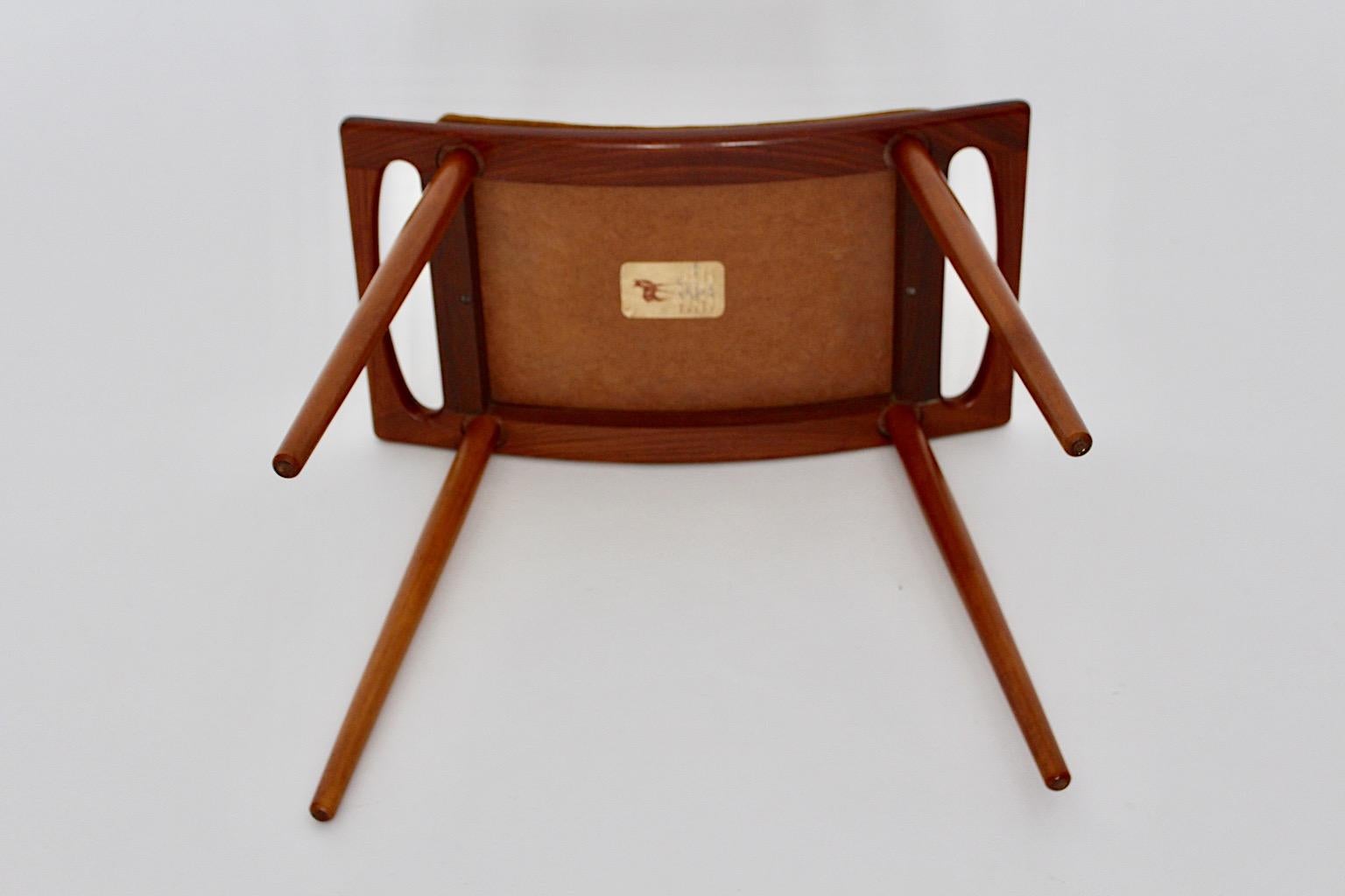 Taburete o reposapiés escandinavo moderno vintage de teca marrón anaranjado quemado años 60 en venta 4