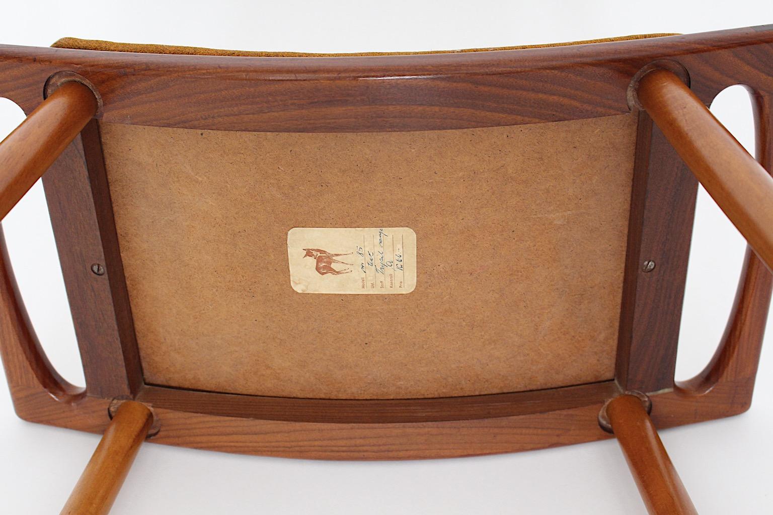 Taburete o reposapiés escandinavo moderno vintage de teca marrón anaranjado quemado años 60 en venta 5