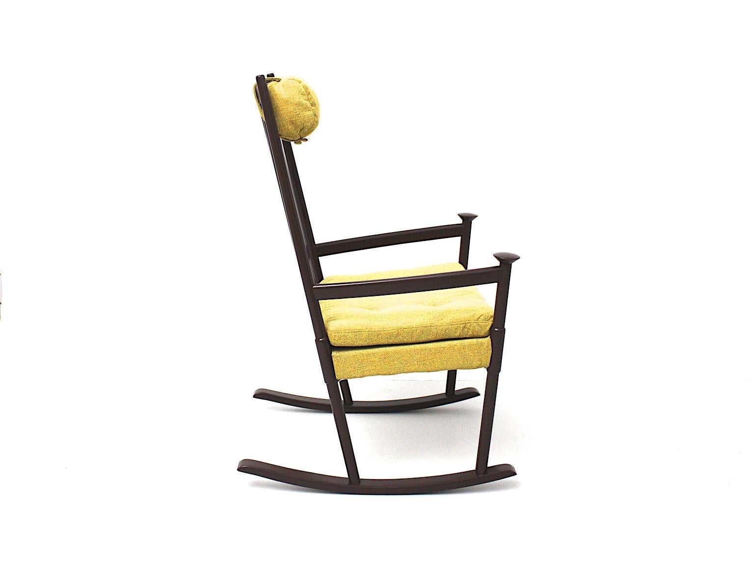 Scandinavo moderno Sedia a dondolo scandinava The Modern Scandinavian Vintage Chocolate Brown Beech 1960s in vendita
