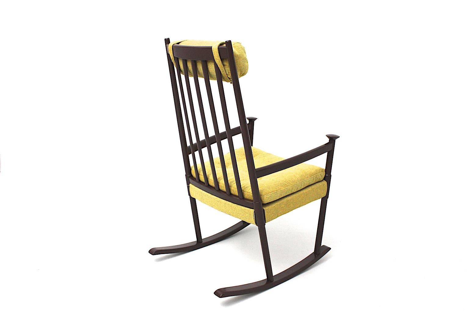 Europeo Sedia a dondolo scandinava The Modern Scandinavian Vintage Chocolate Brown Beech 1960s in vendita
